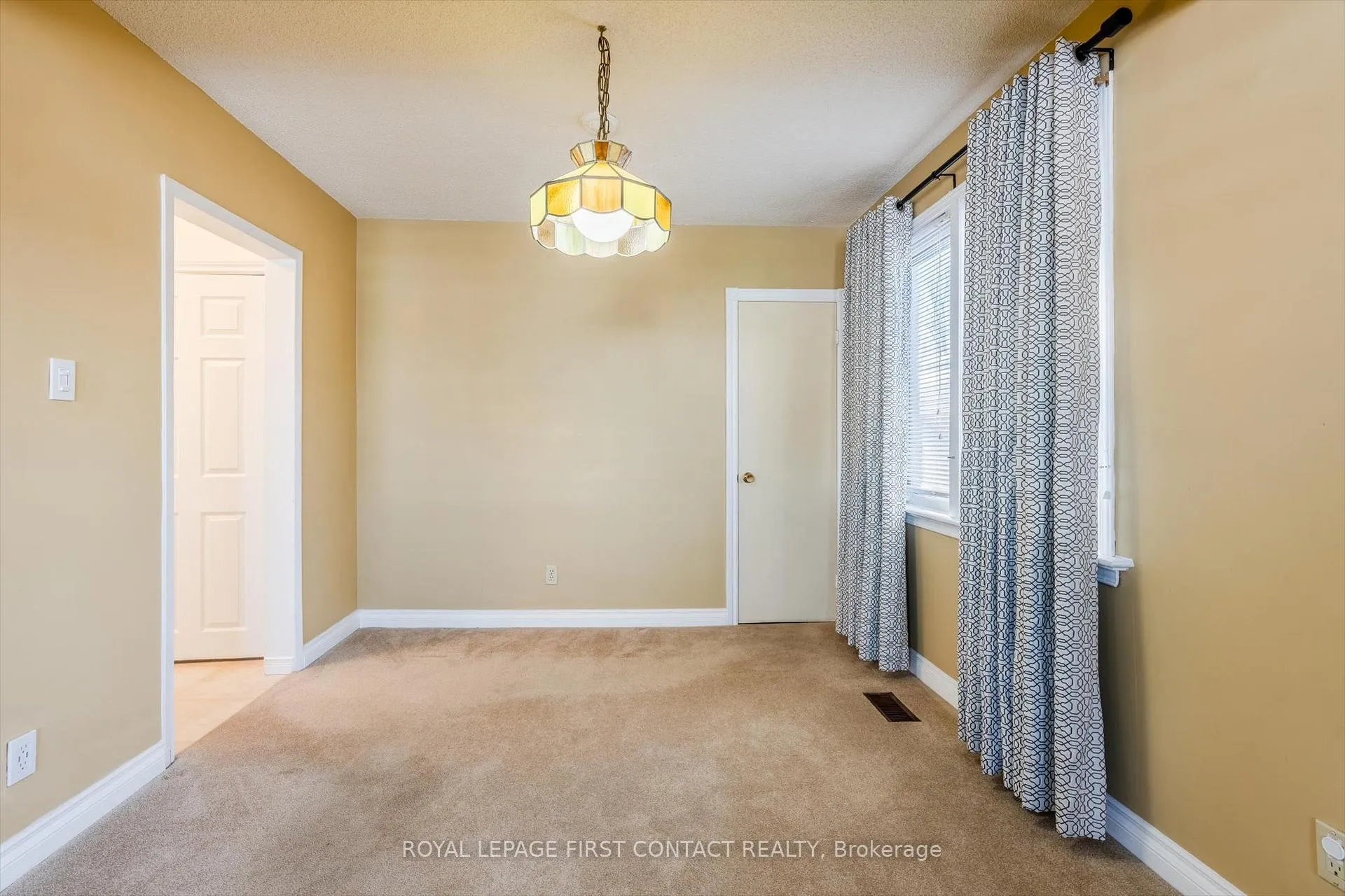 Photo 5 of Unit Unit A, 23 Shannon Street, Barrie, Wellington — HOMEH