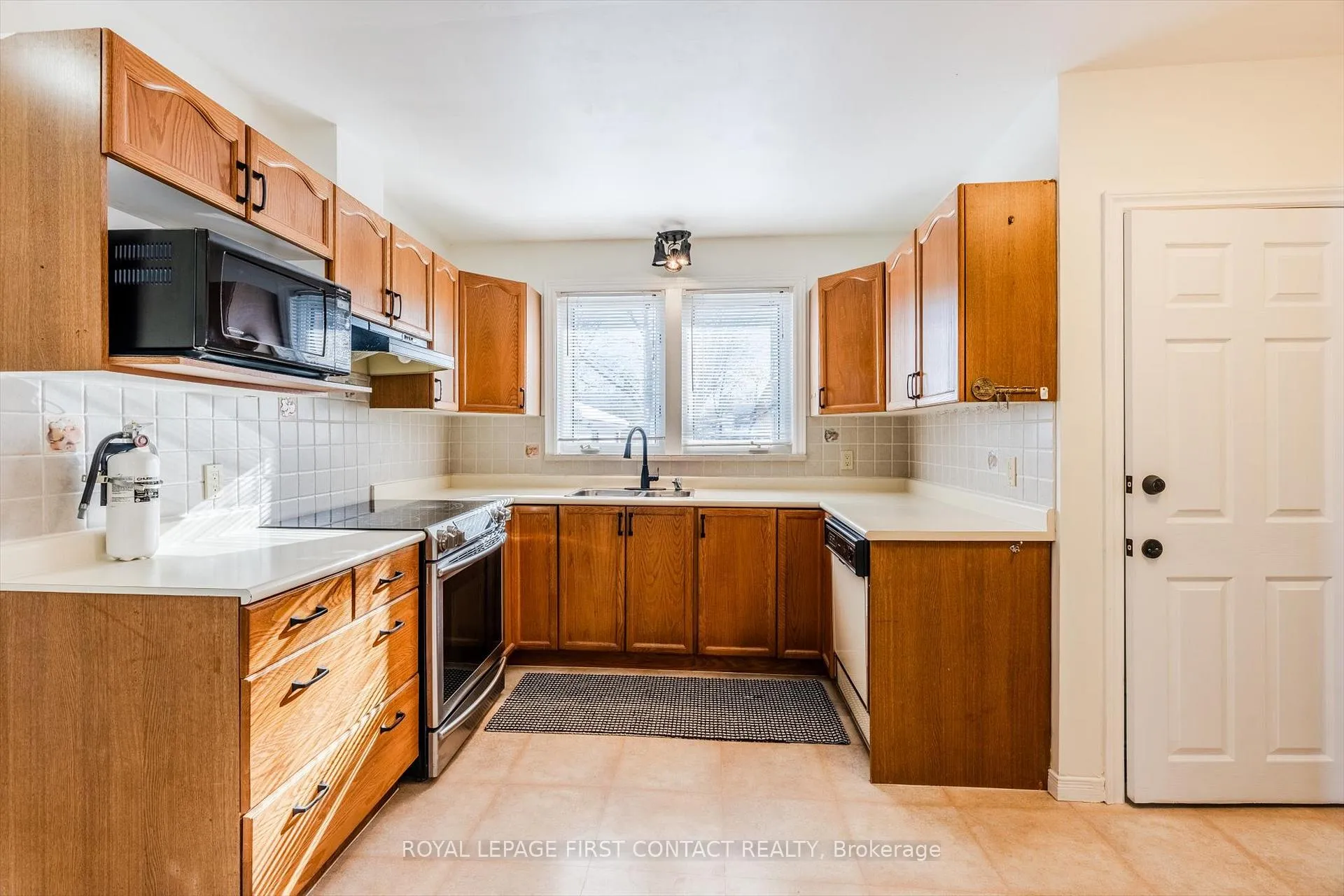 Photo 6 of Unit Unit A, 23 Shannon Street, Barrie, Wellington — HOMEH