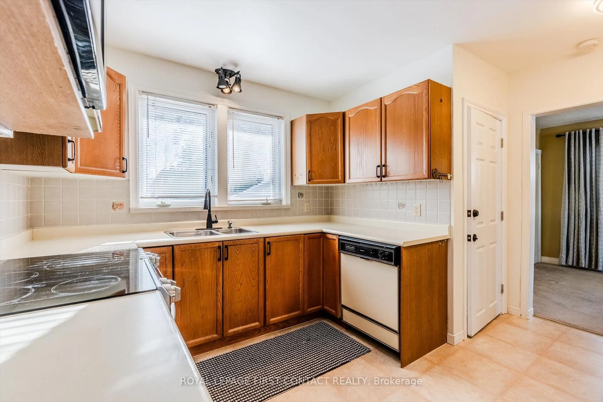 Photo 8 of Unit Unit A, 23 Shannon Street, Barrie, Wellington — HOMEH