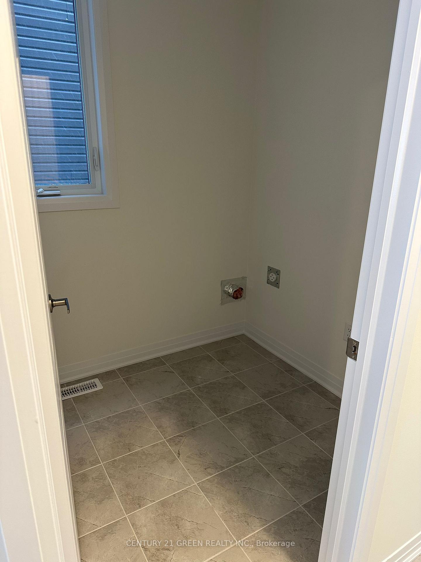 Photo 9 of 38 Masters Street, Welland, Dain City — HOMEH