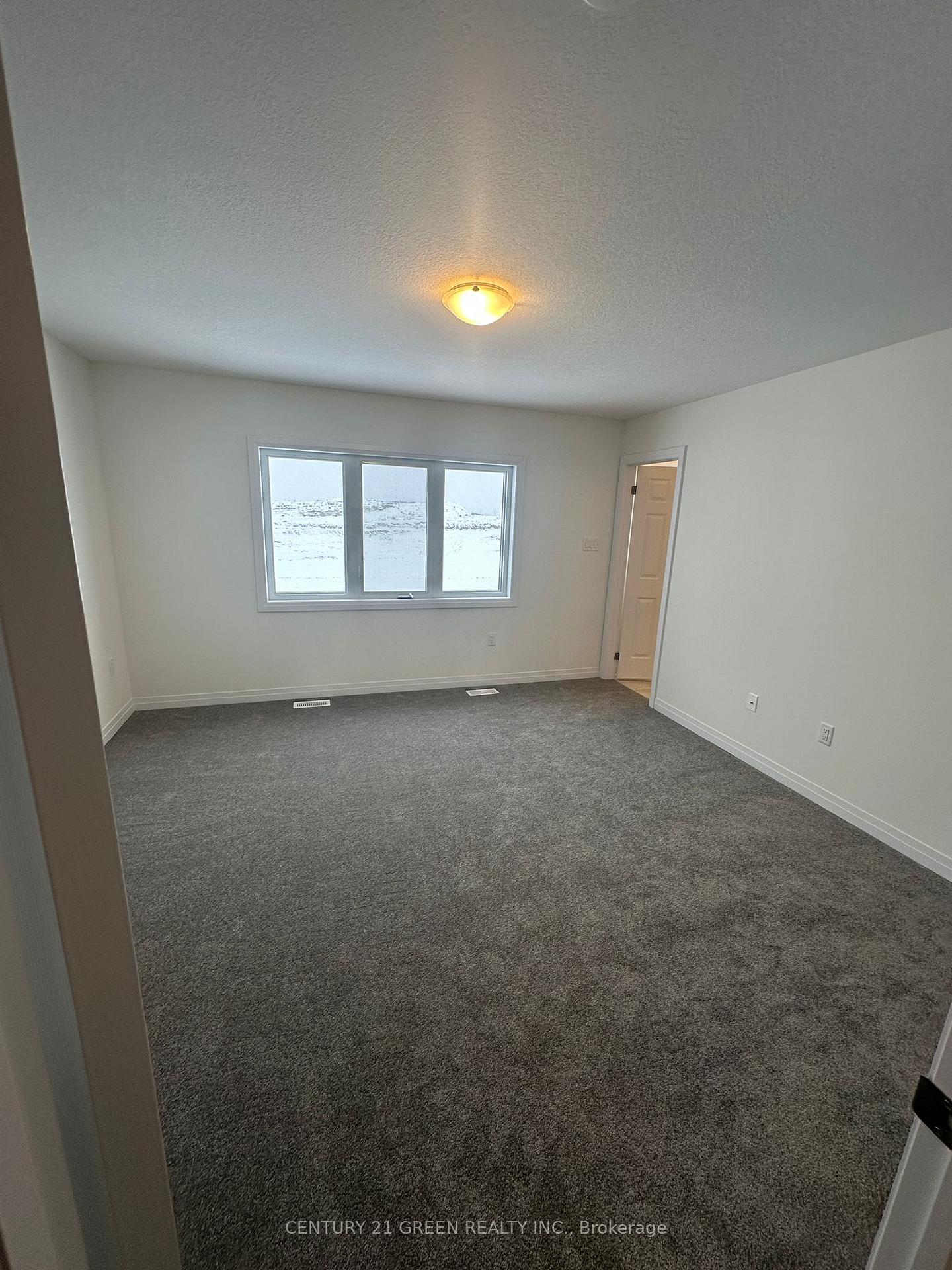 Photo 13 of 38 Masters Street, Welland, Dain City — HOMEH