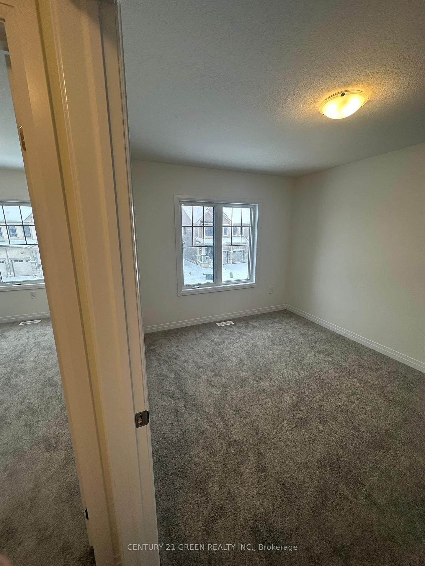 Photo 23 of 38 Masters Street, Welland, Dain City — HOMEH