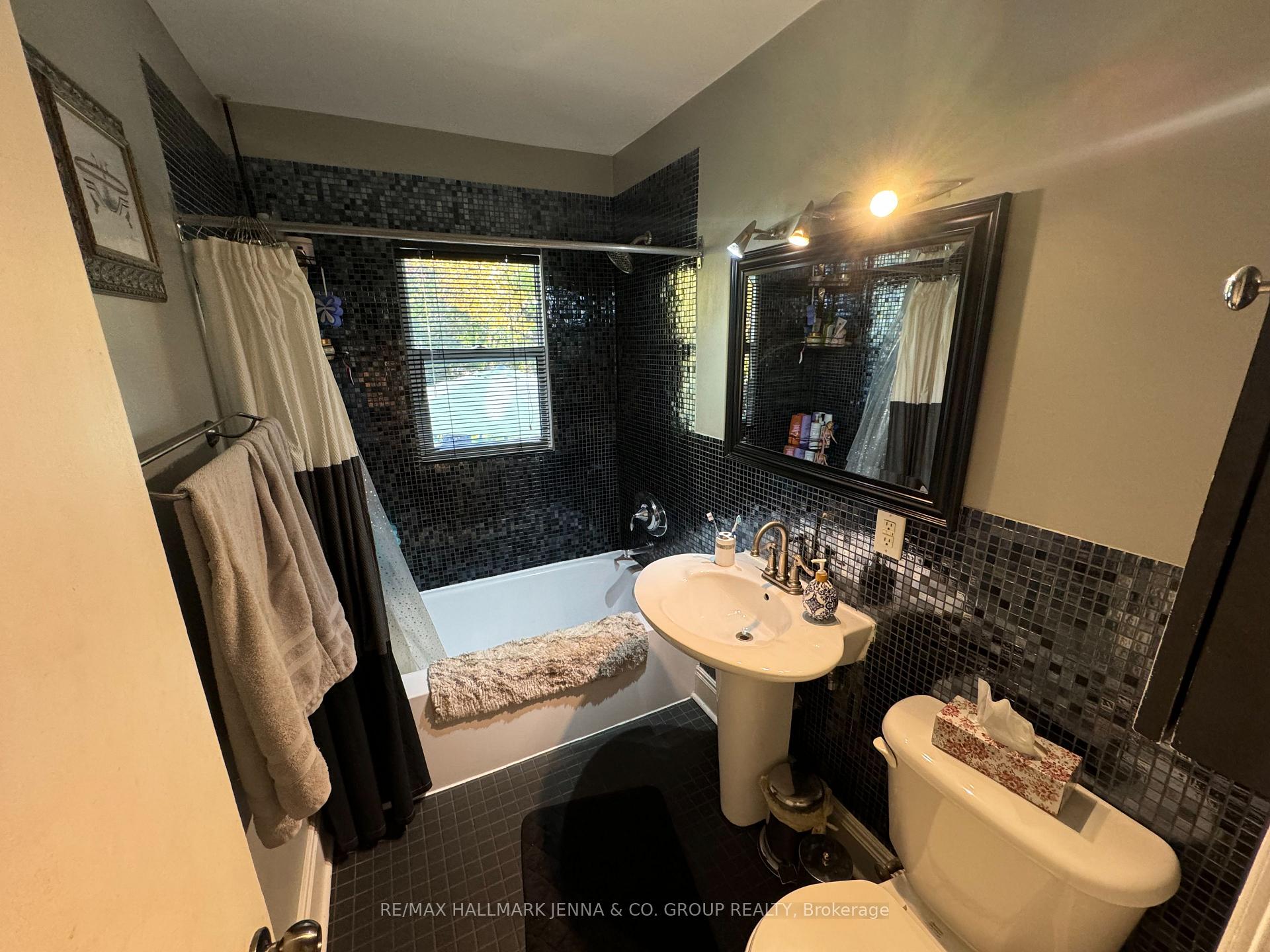 Photo 9 of 524 Neighbourhood Way, Ottawa, Riverview Park — HOMEH