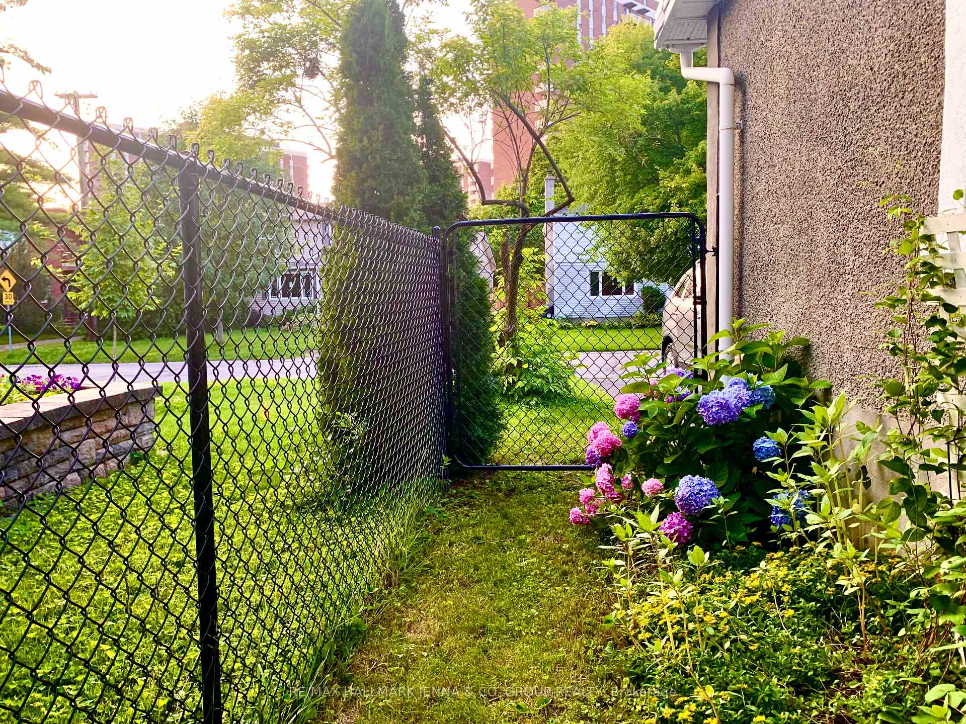 Photo 14 of 524 Neighbourhood Way, Ottawa, Riverview Park — HOMEH