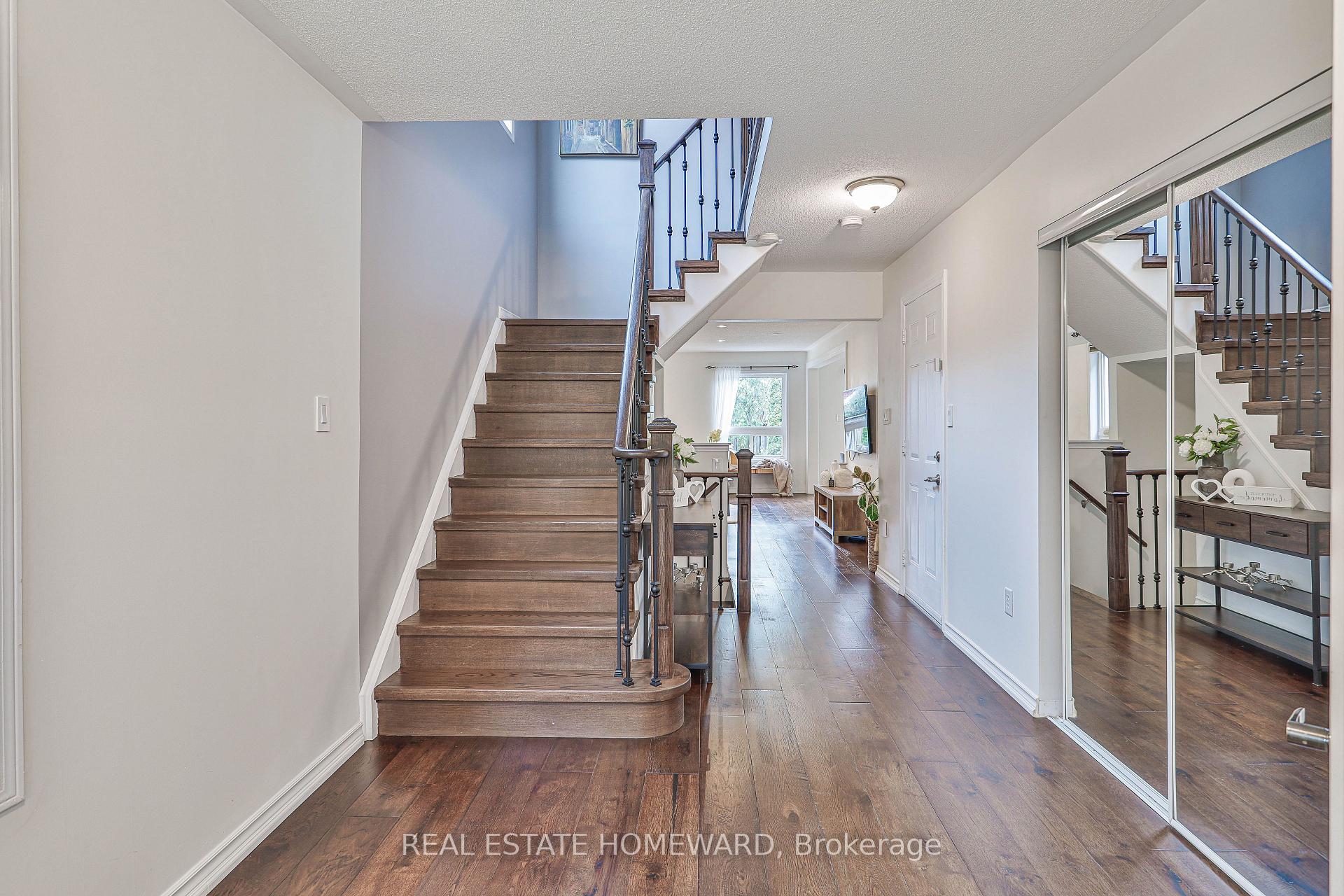 Photo 2 of 19 Rampart Crescent, Whitby, Williamsburg — HOMEH