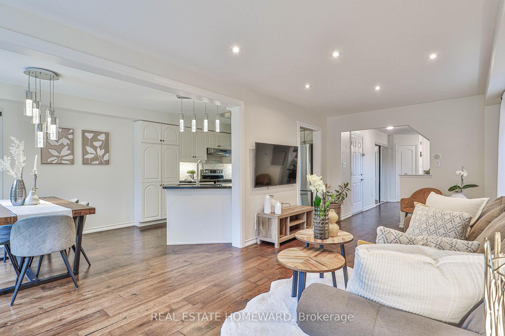 Photo 10 of 19 Rampart Crescent, Whitby, Williamsburg — HOMEH