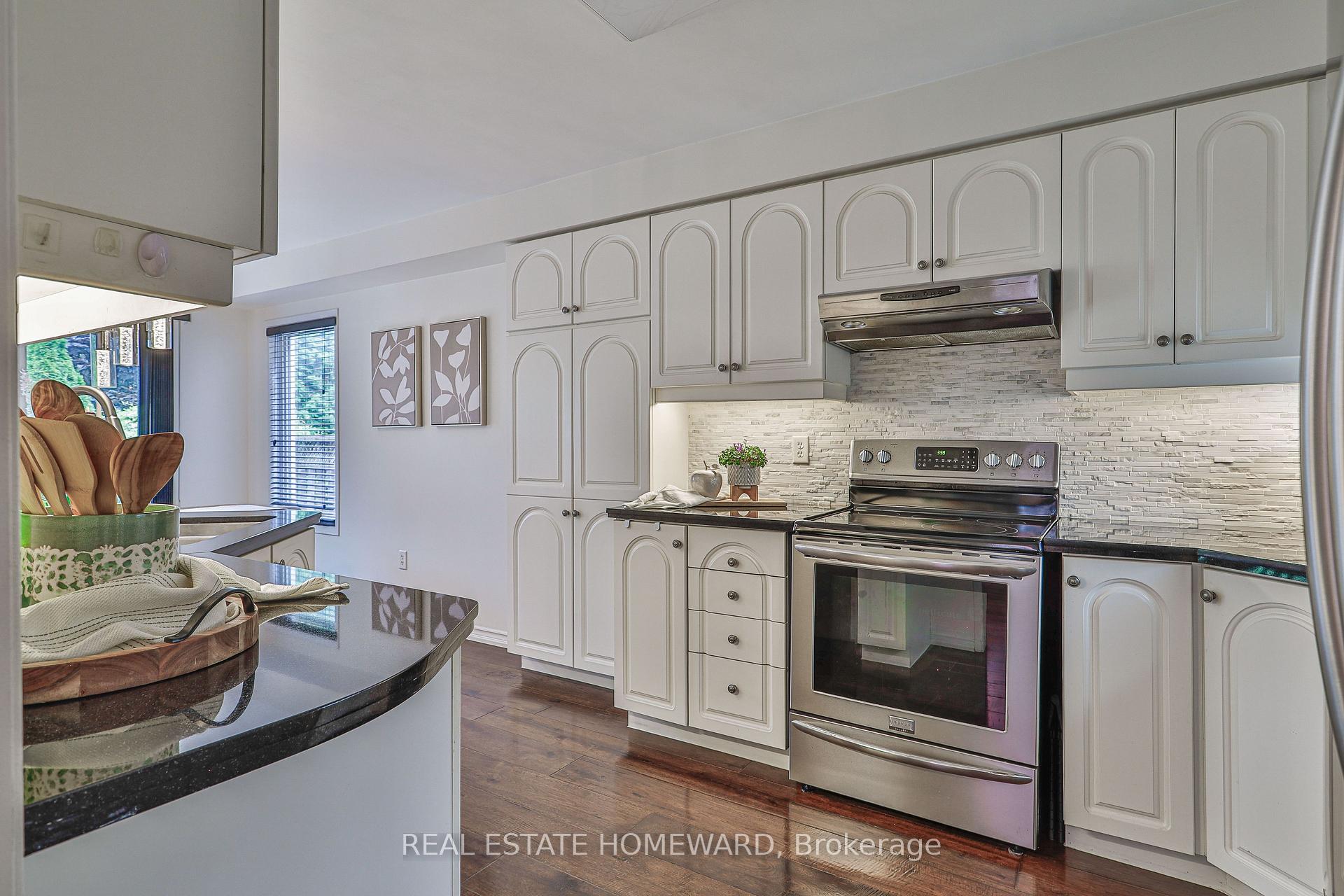 Photo 11 of 19 Rampart Crescent, Whitby, Williamsburg — HOMEH