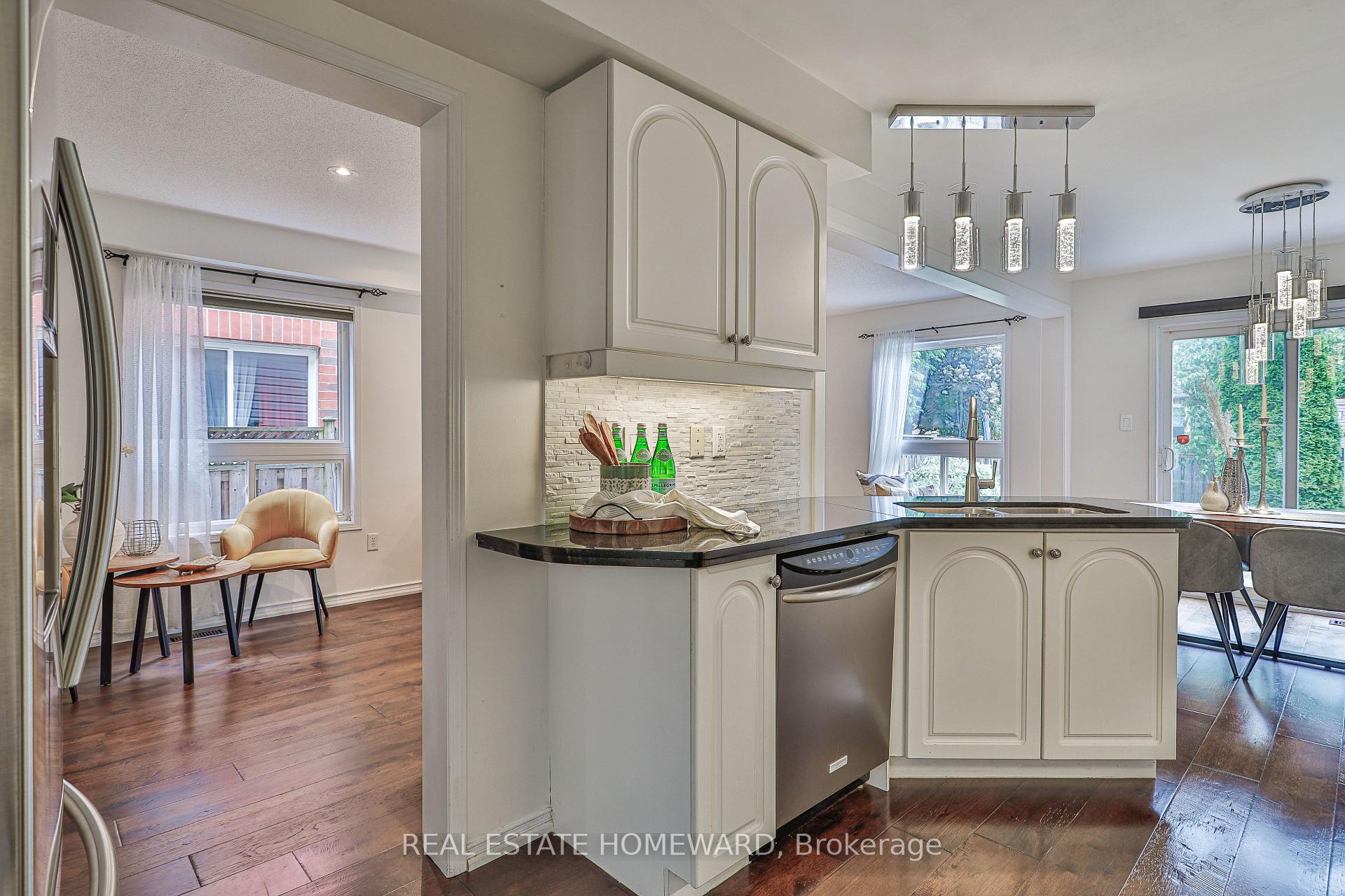 Photo 12 of 19 Rampart Crescent, Whitby, Williamsburg — HOMEH