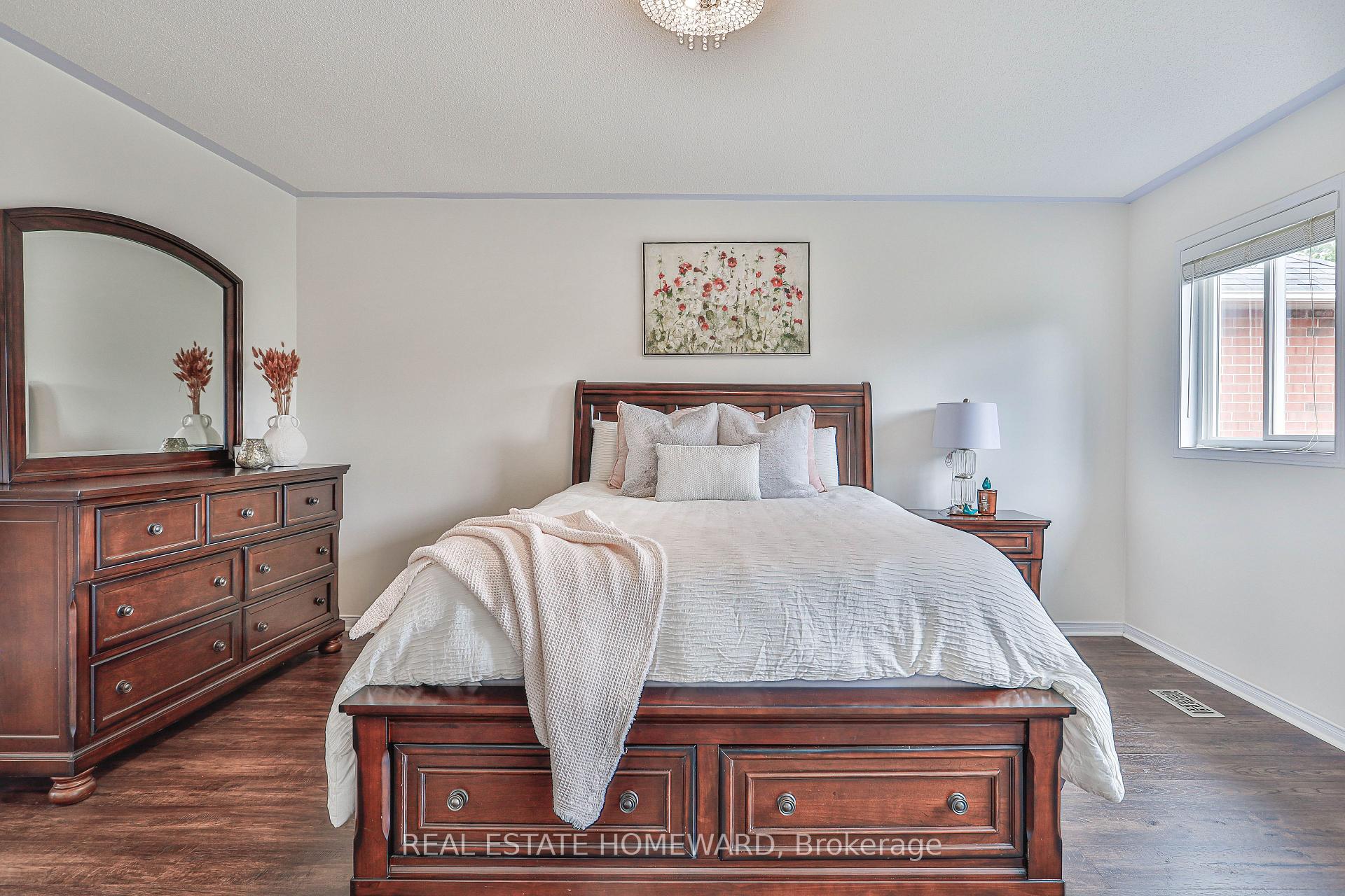 Photo 17 of 19 Rampart Crescent, Whitby, Williamsburg — HOMEH