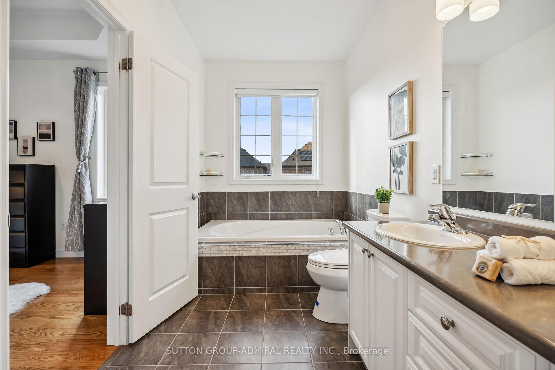 Photo 24 of 214 East's Corners Boulevard, Vaughan, Kleinburg — HOMEH