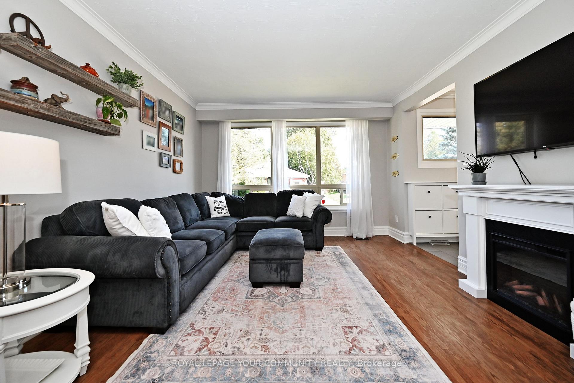 Photo 4 of 62 Haida Drive, Aurora, Aurora Heights — HOMEH