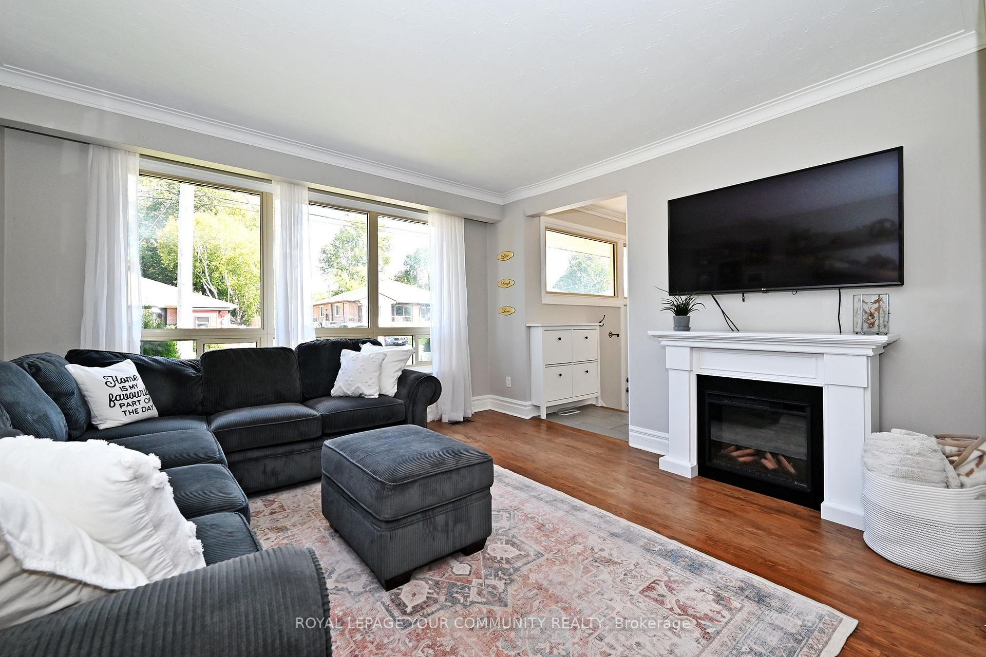 Photo 6 of 62 Haida Drive, Aurora, Aurora Heights — HOMEH