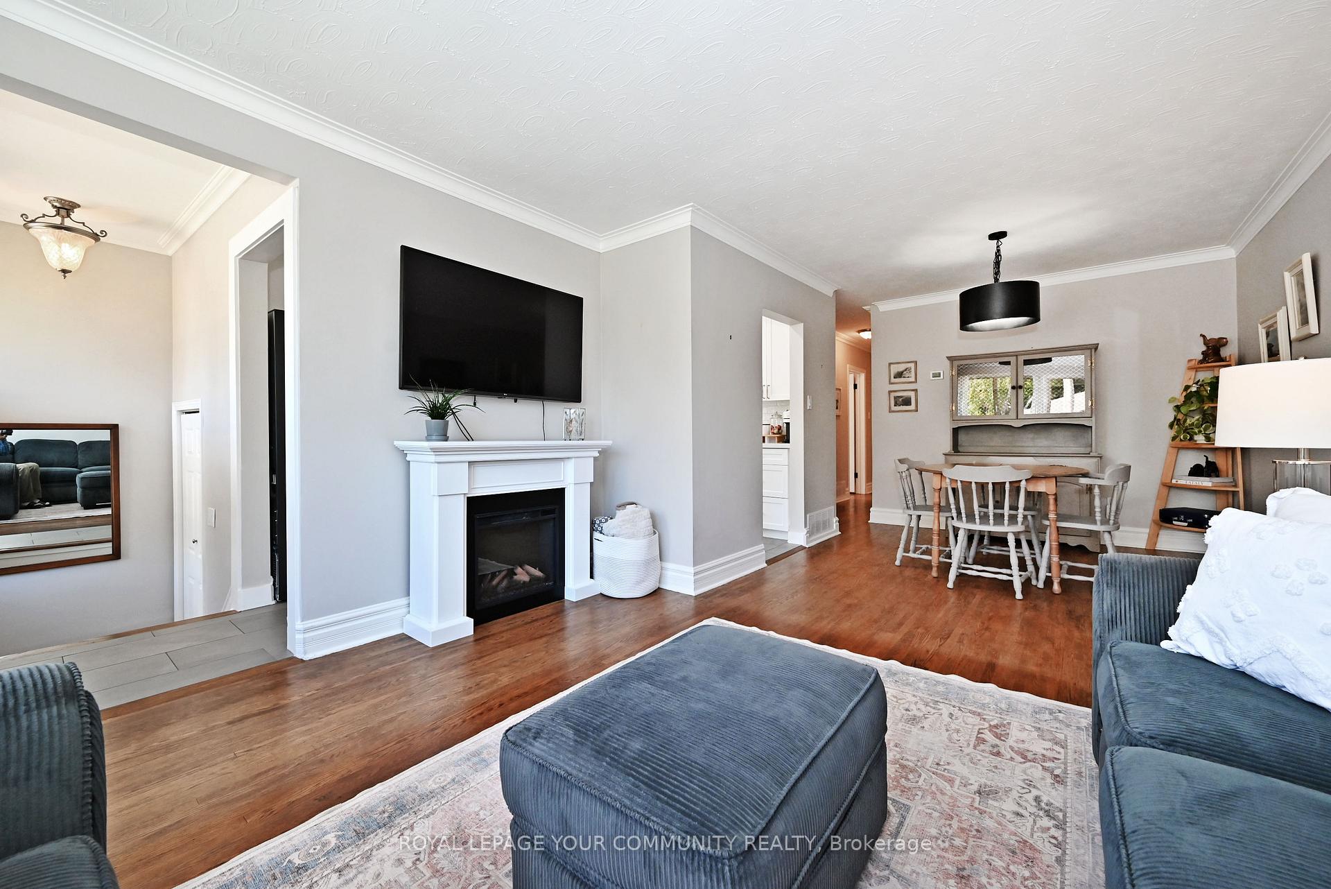 Photo 7 of 62 Haida Drive, Aurora, Aurora Heights — HOMEH