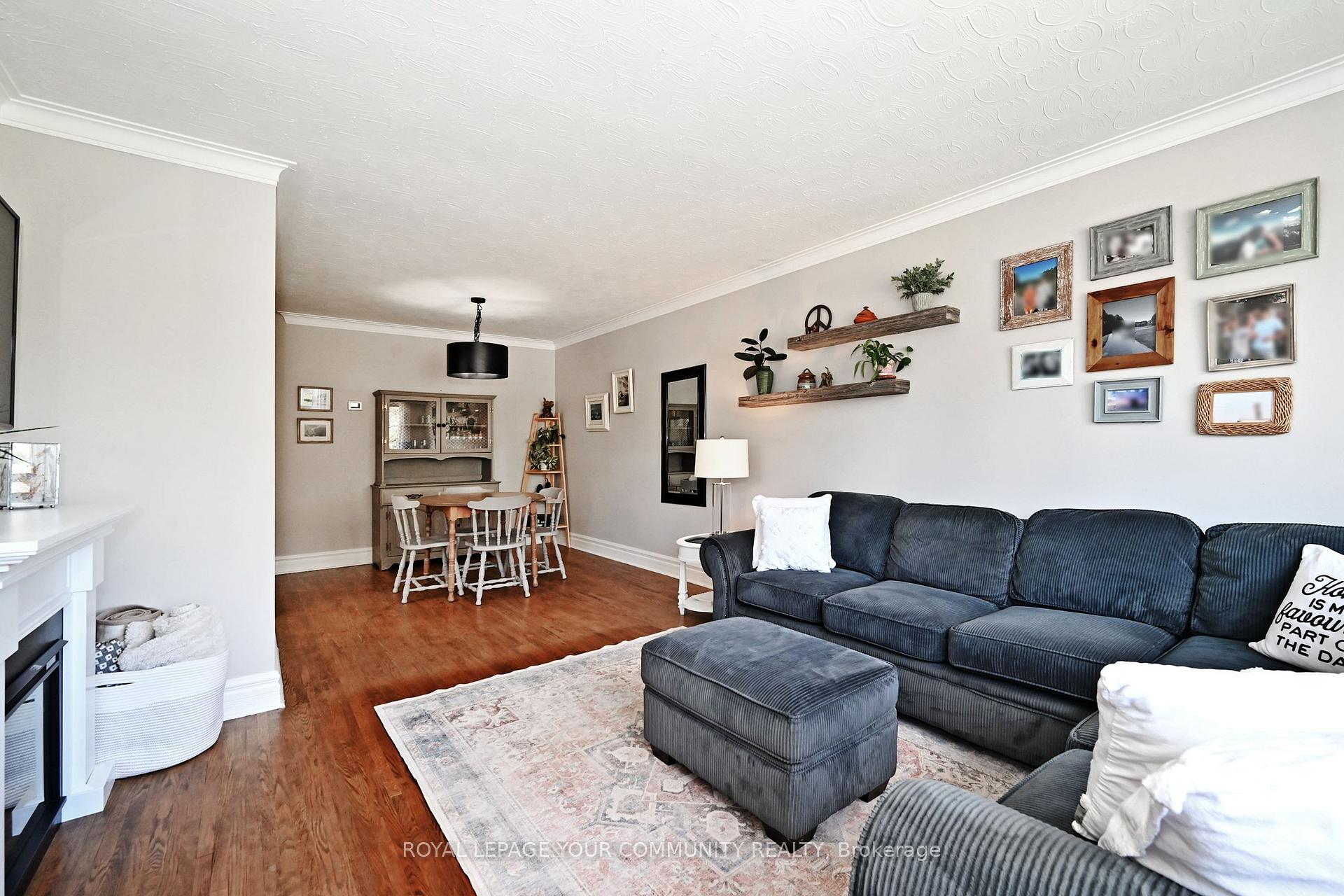 Photo 10 of 62 Haida Drive, Aurora, Aurora Heights — HOMEH