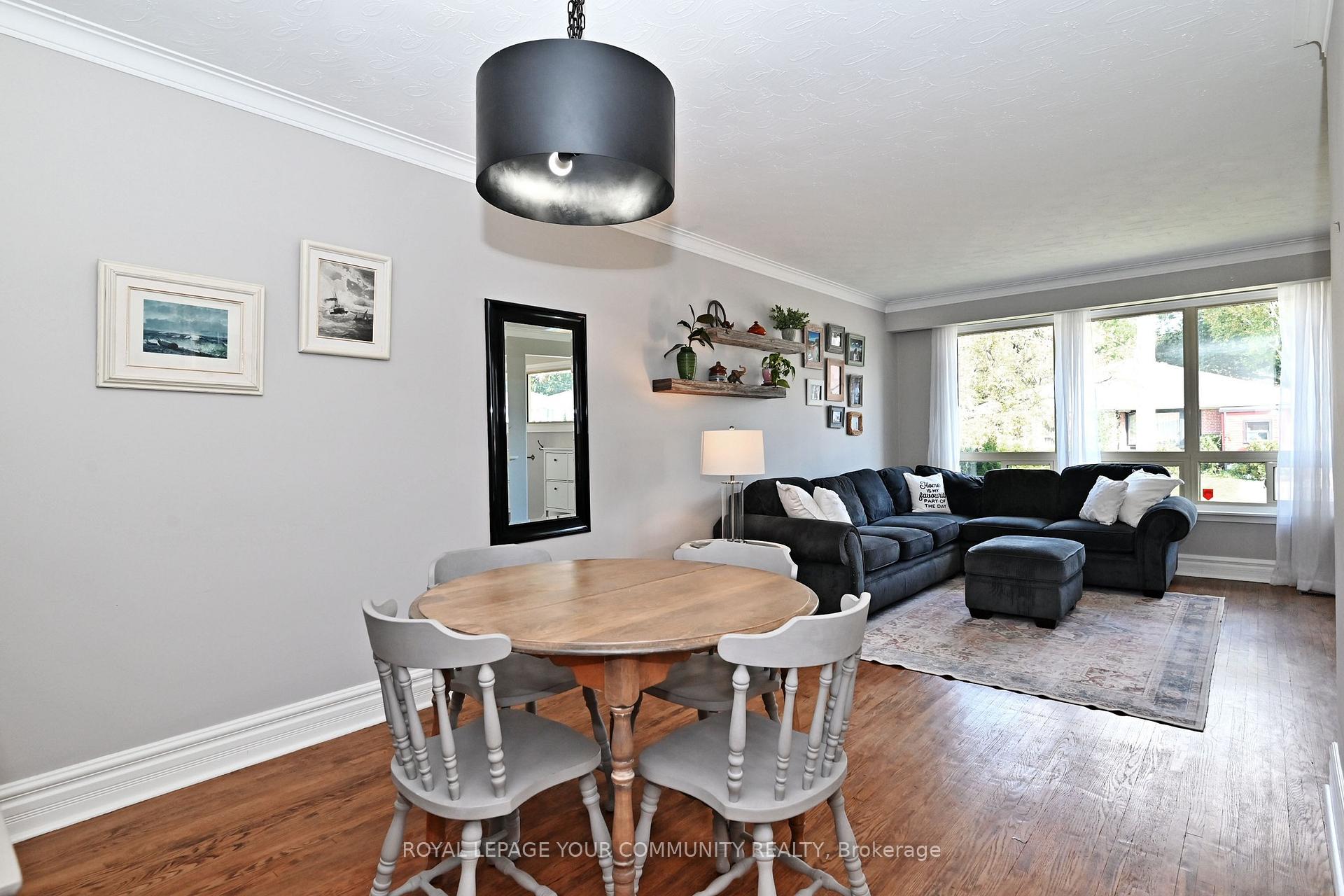Photo 9 of 62 Haida Drive, Aurora, Aurora Heights — HOMEH