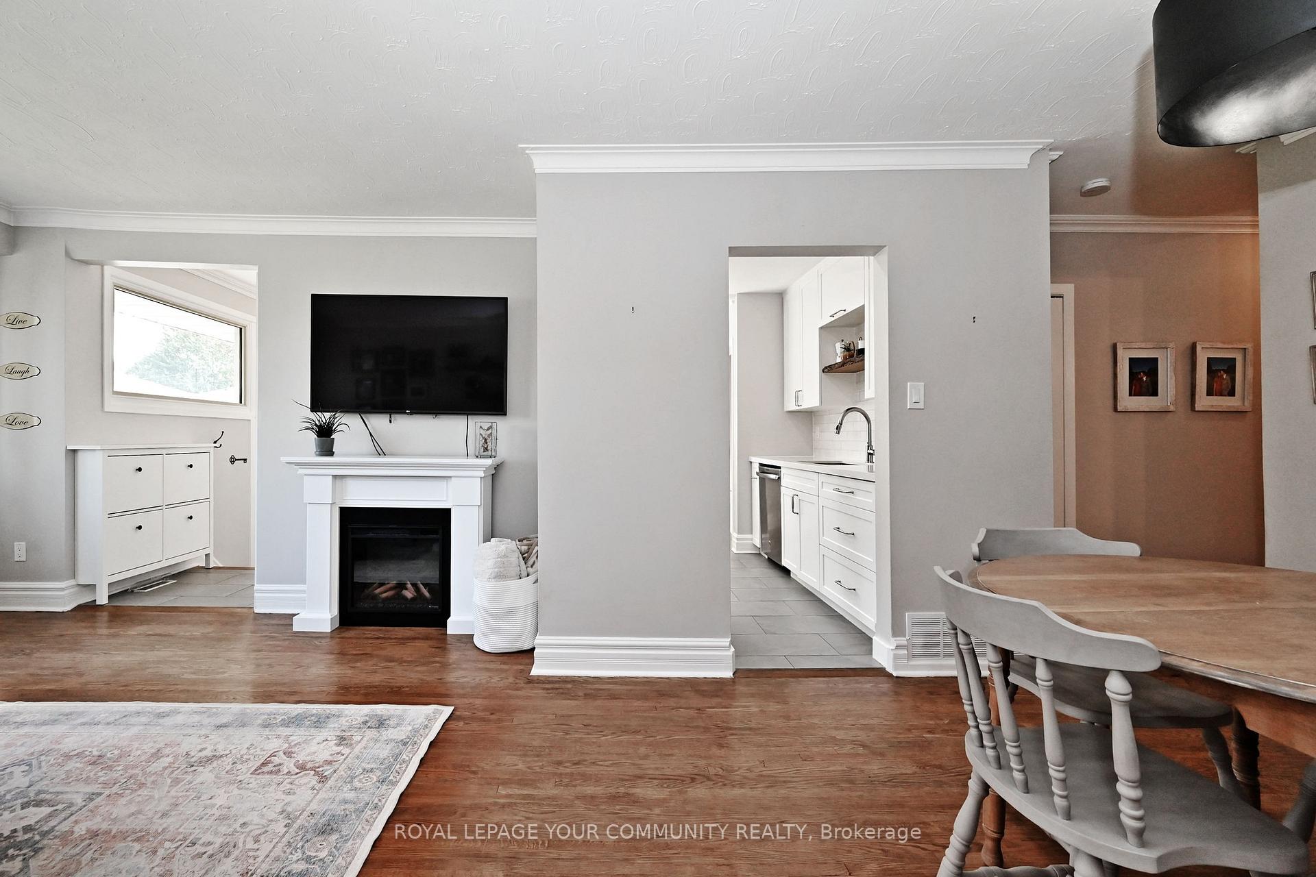 Photo 11 of 62 Haida Drive, Aurora, Aurora Heights — HOMEH