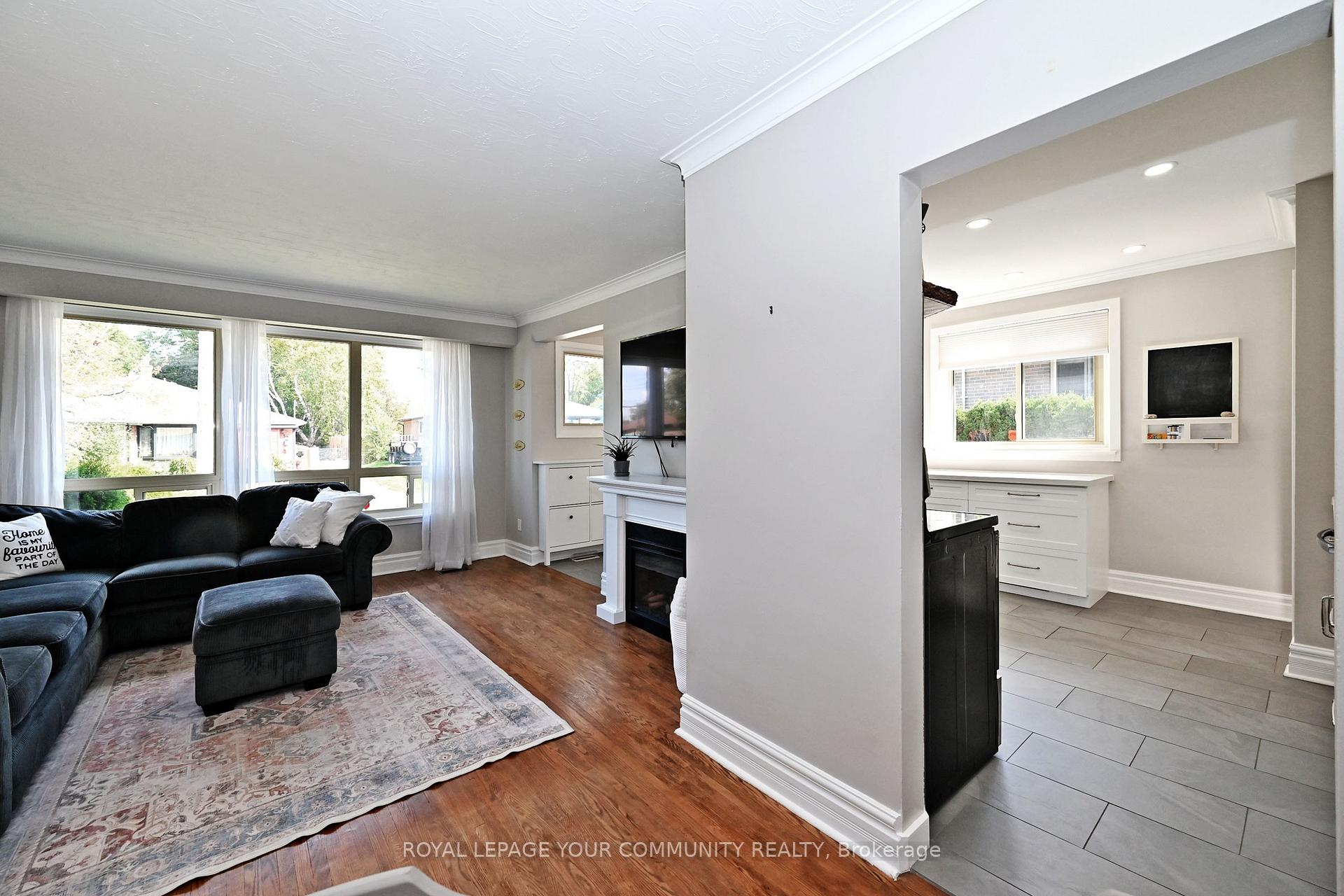 Photo 13 of 62 Haida Drive, Aurora, Aurora Heights — HOMEH