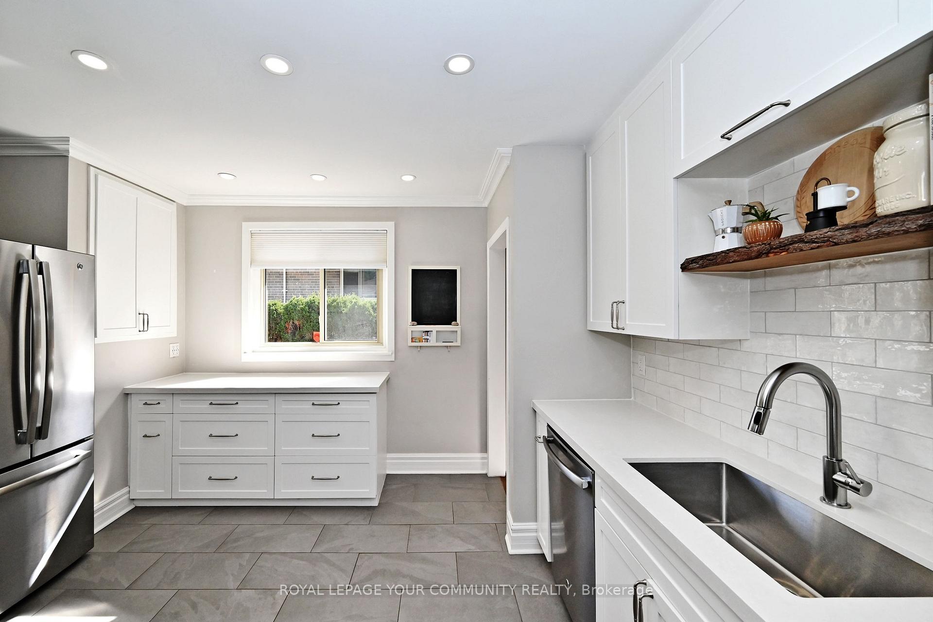 Photo 15 of 62 Haida Drive, Aurora, Aurora Heights — HOMEH
