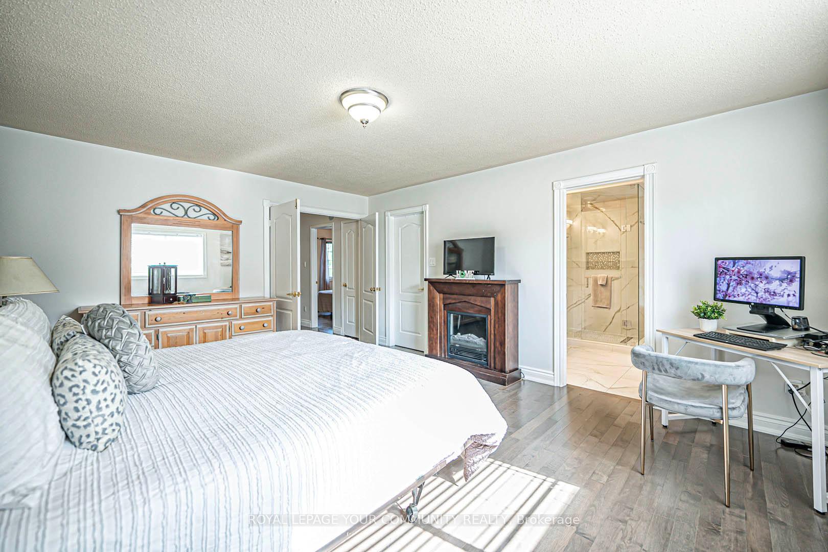 Photo 15 of 298 Hawkview Boulevard, Vaughan, Vellore Village — HOMEH