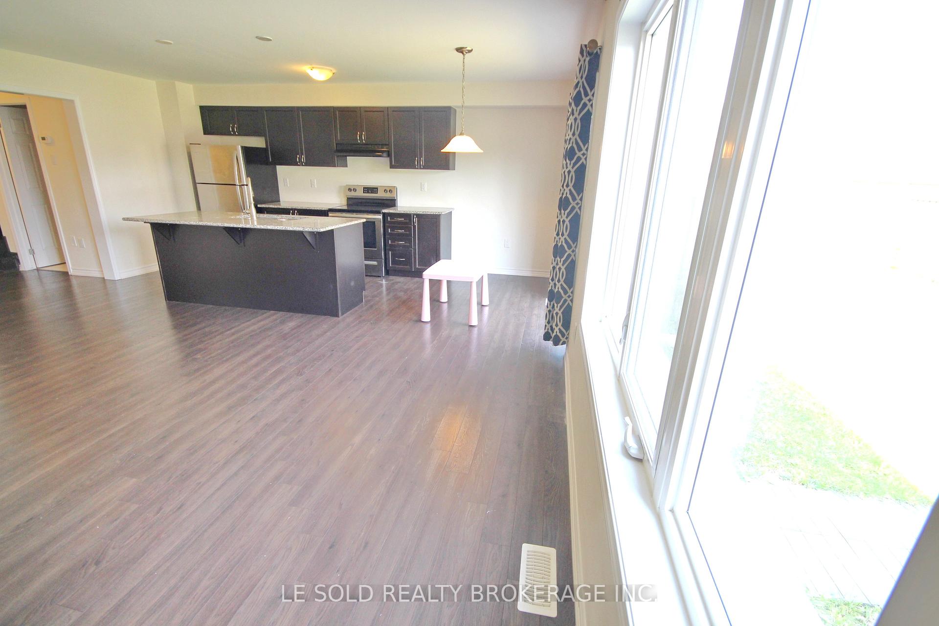 Photo 7 of 90 Hutt Crescent, Aurora, Rural Aurora — HOMEH
