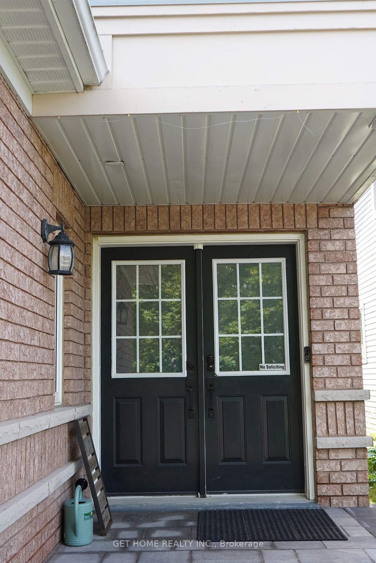 Photo 2 of 5 Dunstable Drive, Whitby, Brooklin — HOMEH