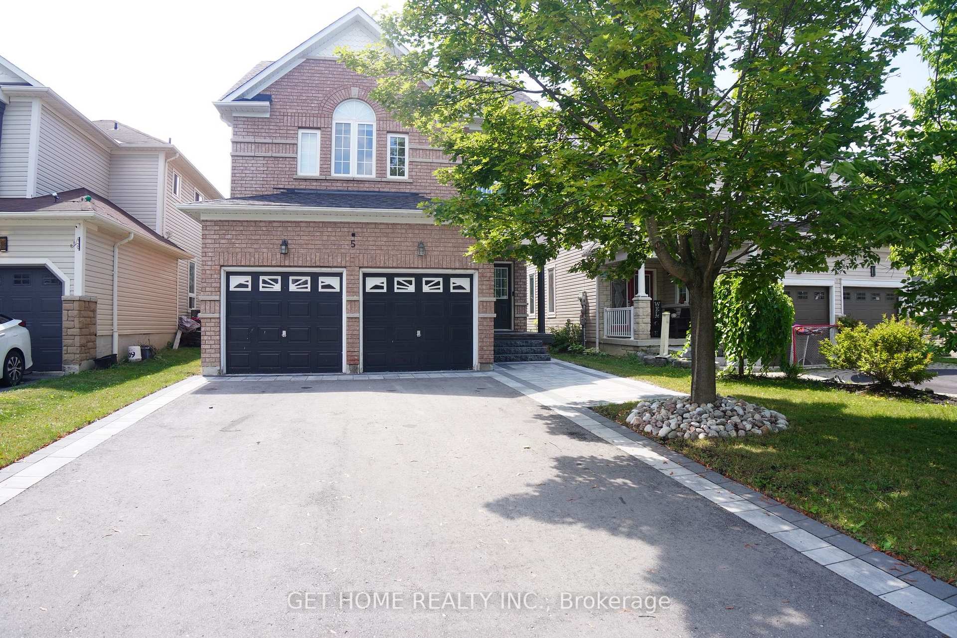 Photo 3 of 5 Dunstable Drive, Whitby, Brooklin — HOMEH