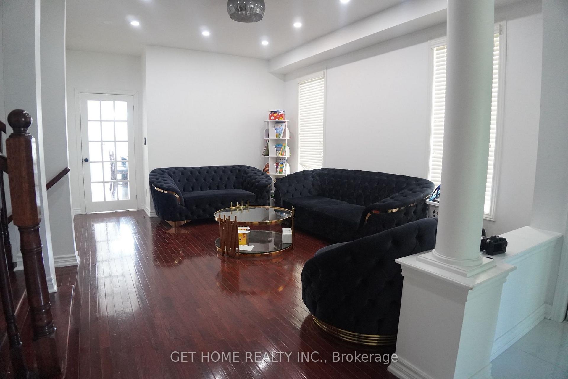 Photo 4 of 5 Dunstable Drive, Whitby, Brooklin — HOMEH