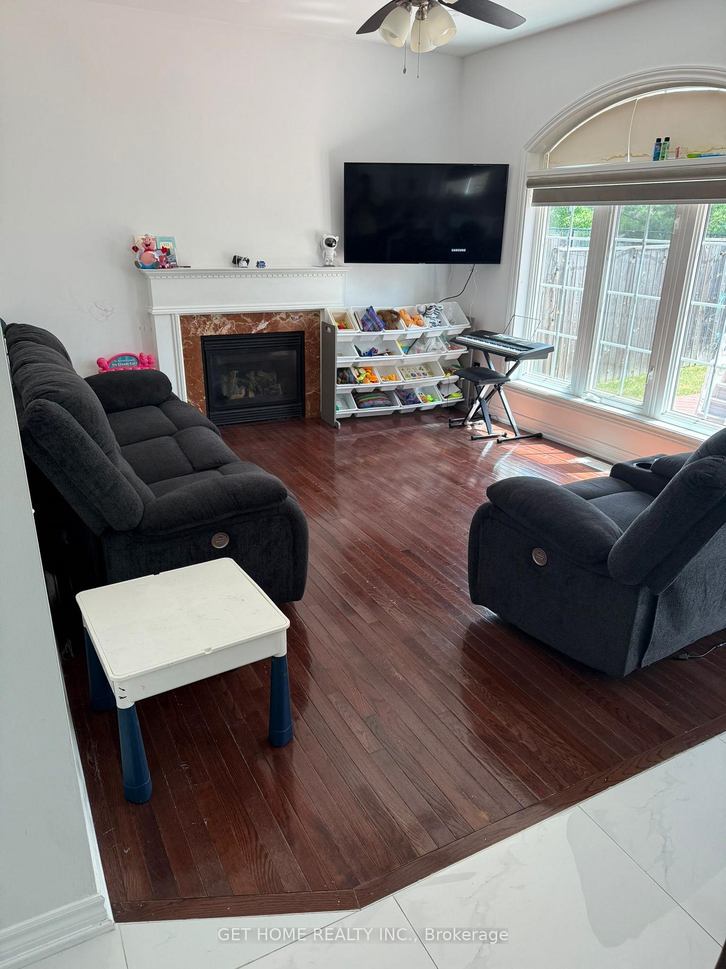 Photo 8 of 5 Dunstable Drive, Whitby, Brooklin — HOMEH