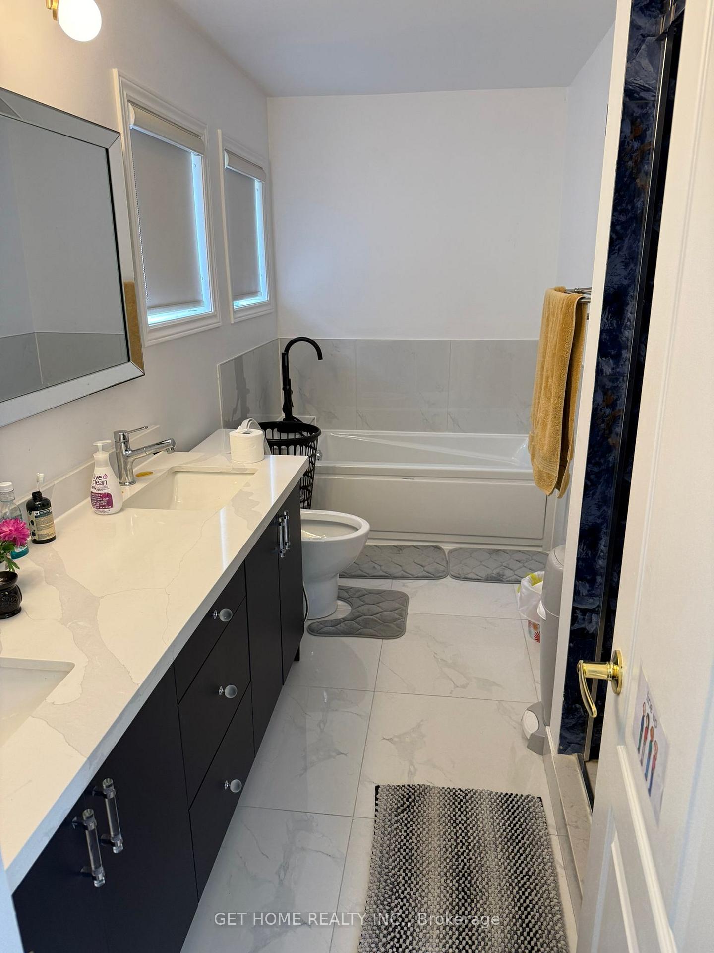 Photo 17 of 5 Dunstable Drive, Whitby, Brooklin — HOMEH