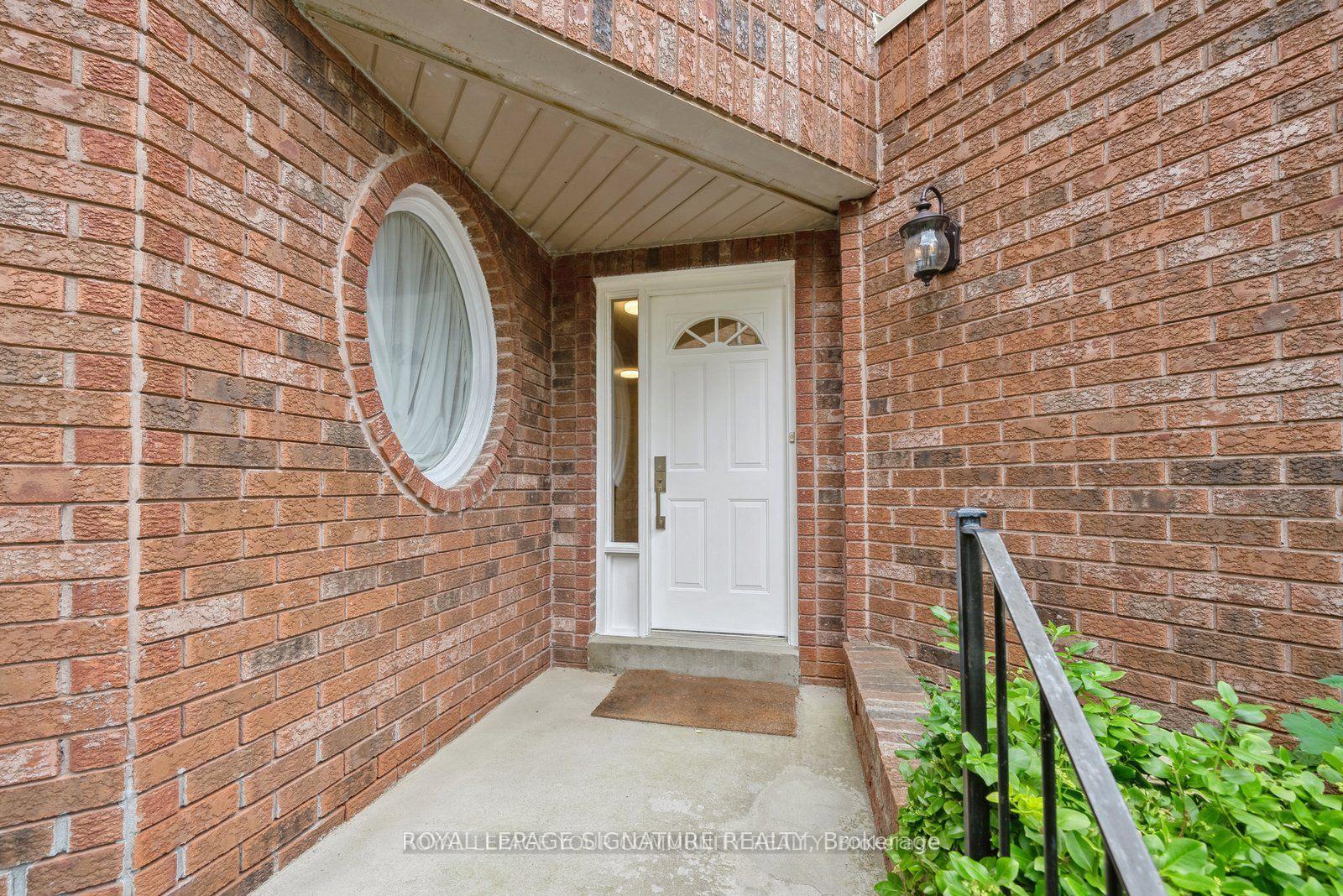 Photo 3 of 75 Venice Crescent, Vaughan, Beverley Glen — HOMEH