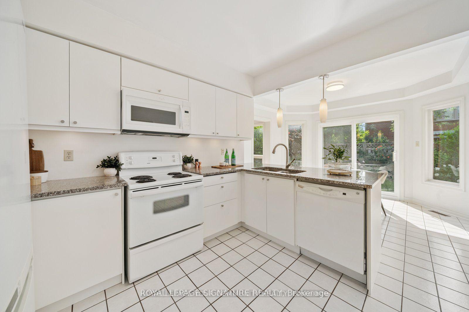 Photo 9 of 75 Venice Crescent, Vaughan, Beverley Glen — HOMEH