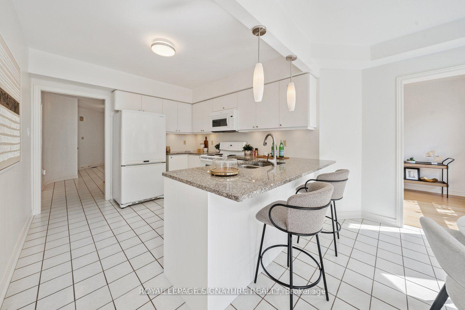 Photo 10 of 75 Venice Crescent, Vaughan, Beverley Glen — HOMEH