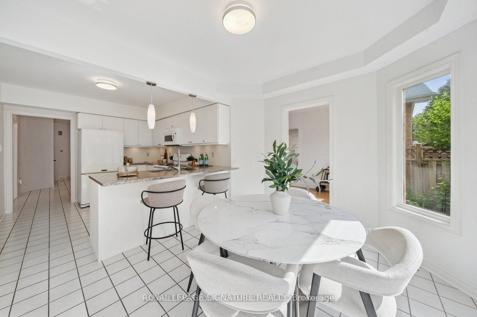 Photo 11 of 75 Venice Crescent, Vaughan, Beverley Glen — HOMEH
