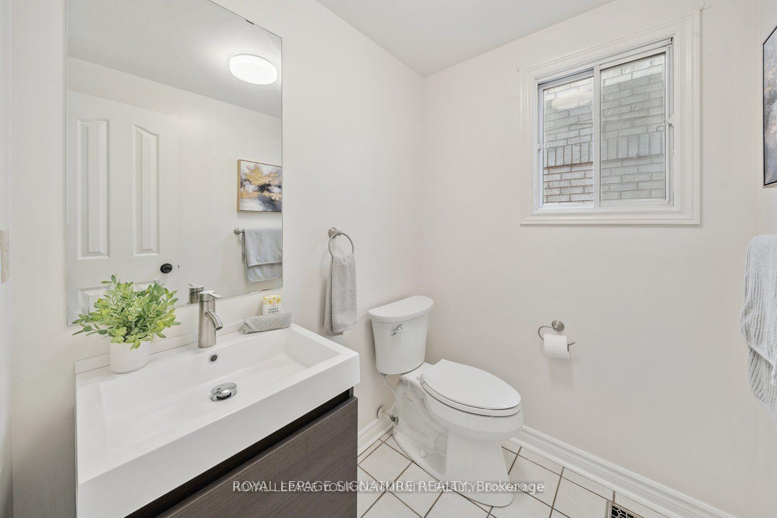 Photo 18 of 75 Venice Crescent, Vaughan, Beverley Glen — HOMEH