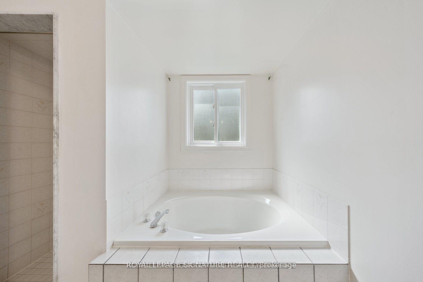 Photo 23 of 75 Venice Crescent, Vaughan, Beverley Glen — HOMEH