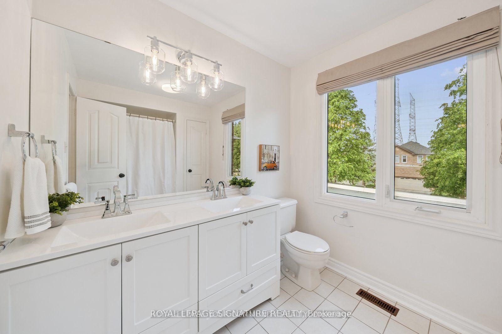 Photo 24 of 75 Venice Crescent, Vaughan, Beverley Glen — HOMEH
