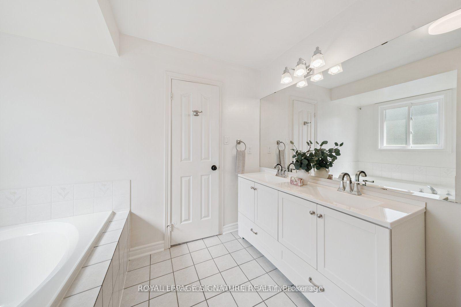 Photo 25 of 75 Venice Crescent, Vaughan, Beverley Glen — HOMEH