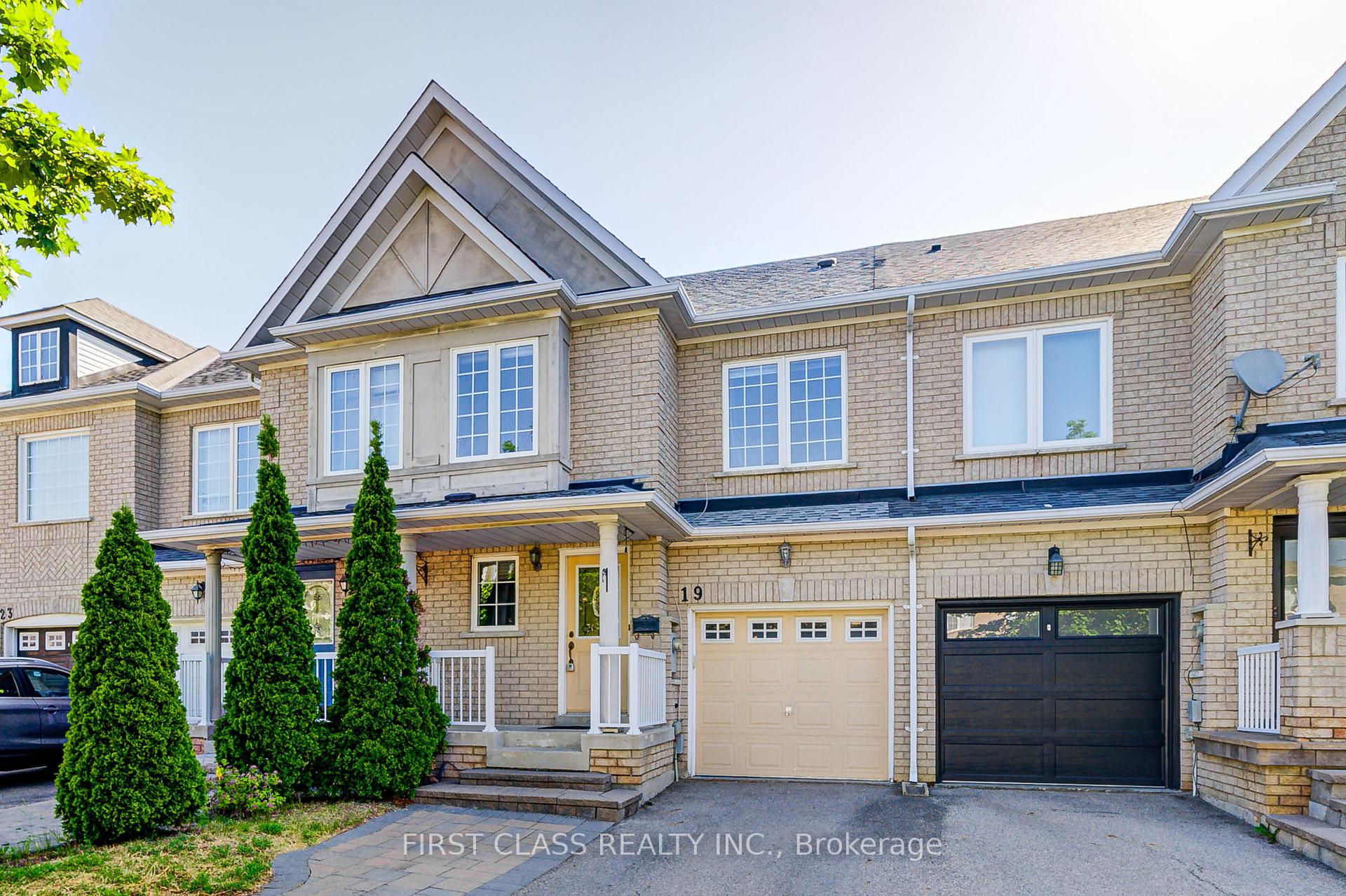 Photo 3 of 19 Benjamin Hood Crescent, Vaughan, Patterson — HOMEH