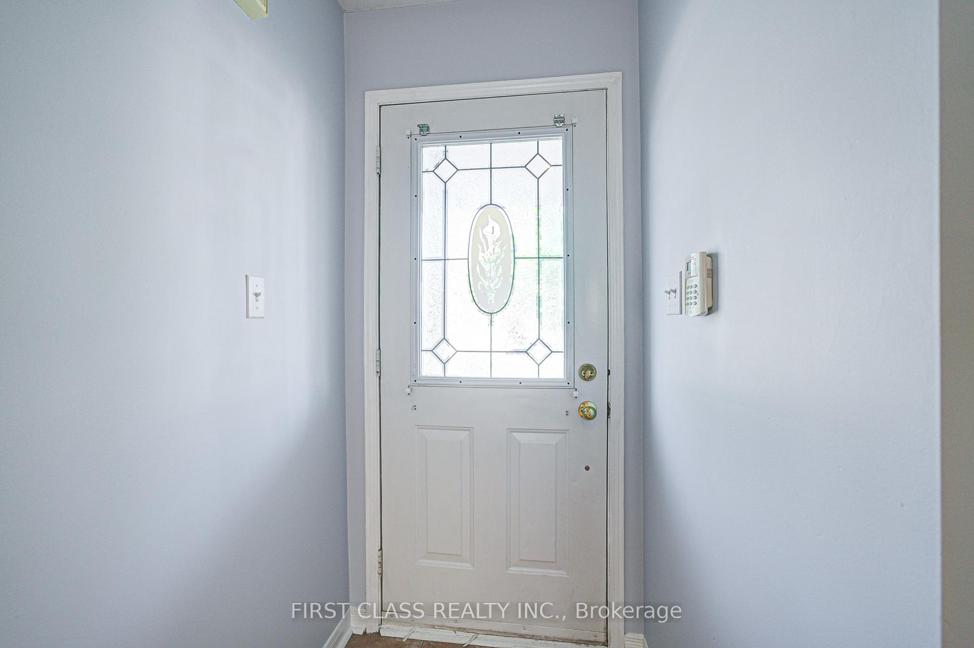 Photo 7 of 19 Benjamin Hood Crescent, Vaughan, Patterson — HOMEH