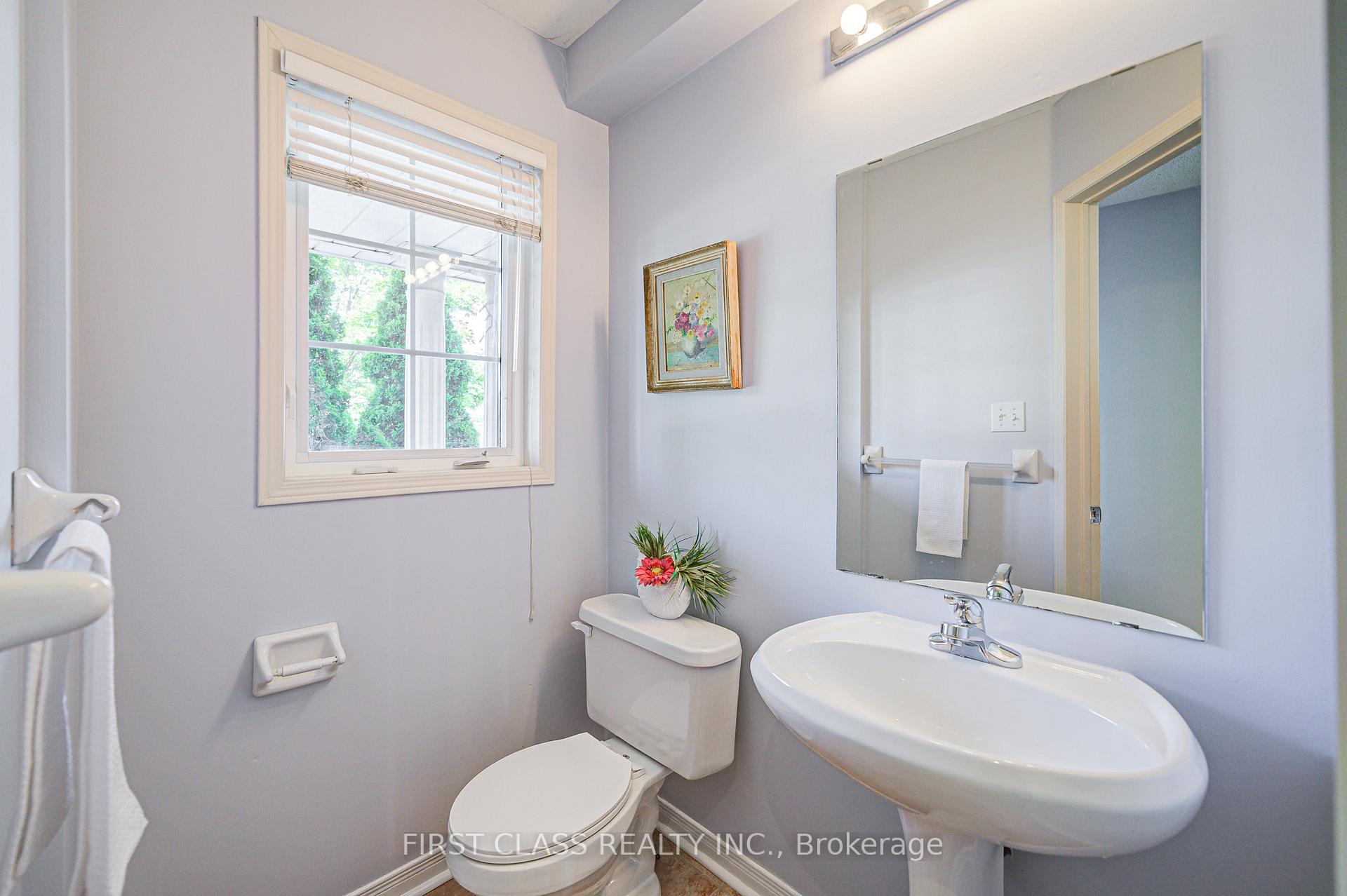 Photo 8 of 19 Benjamin Hood Crescent, Vaughan, Patterson — HOMEH
