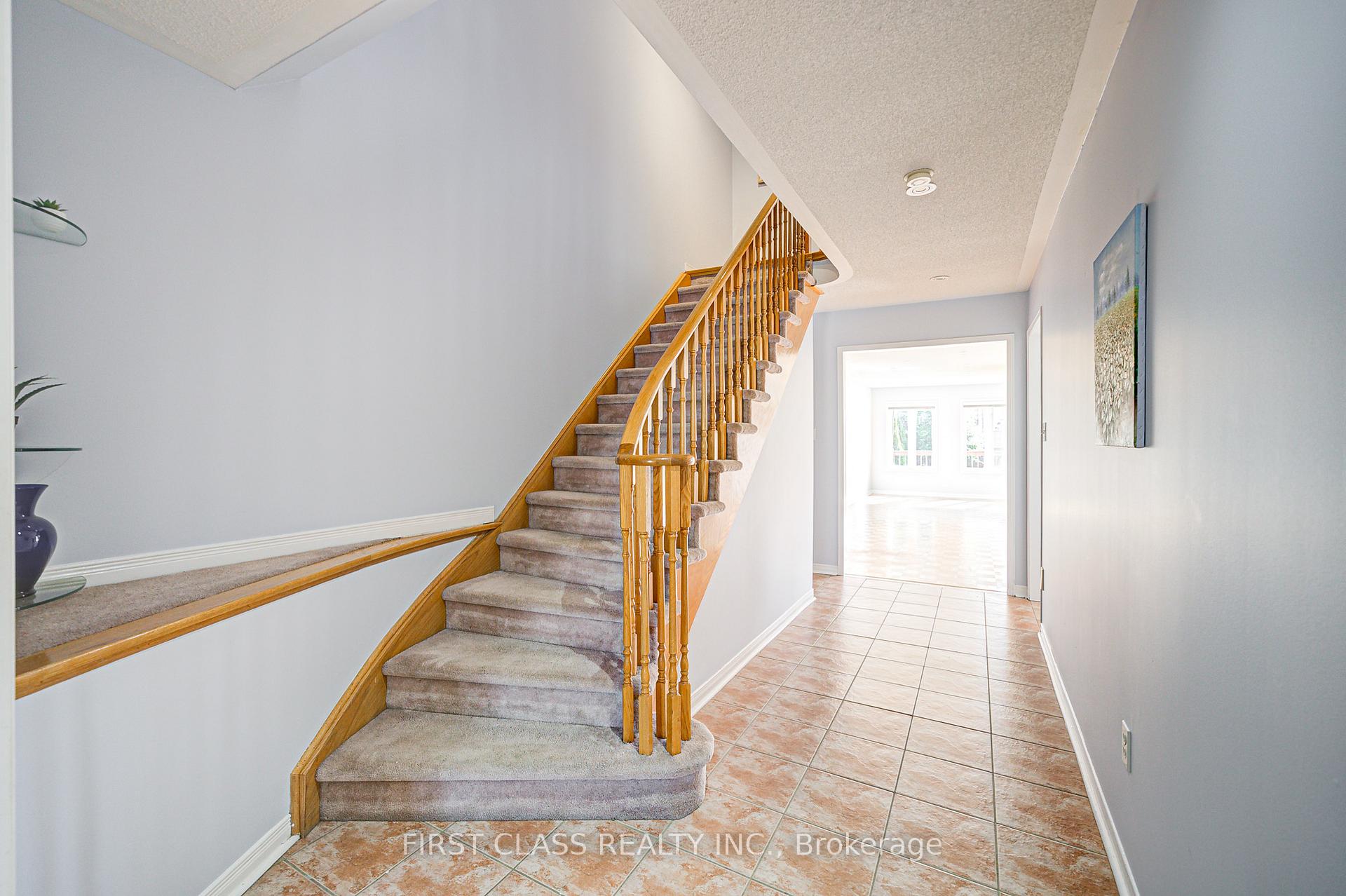 Photo 9 of 19 Benjamin Hood Crescent, Vaughan, Patterson — HOMEH