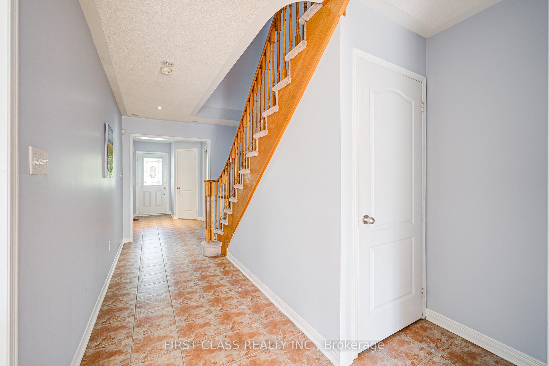 Photo 11 of 19 Benjamin Hood Crescent, Vaughan, Patterson — HOMEH
