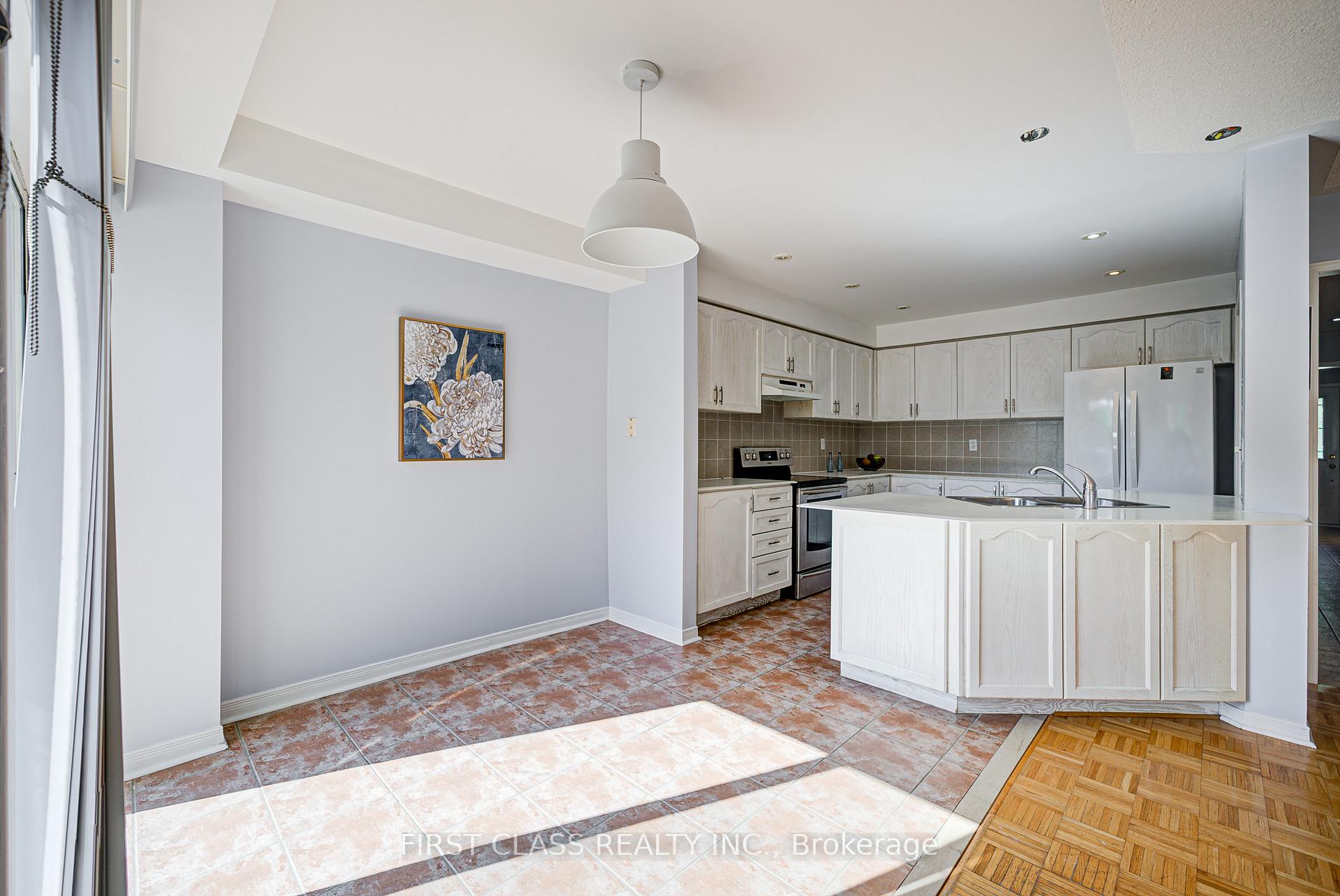 Photo 17 of 19 Benjamin Hood Crescent, Vaughan, Patterson — HOMEH