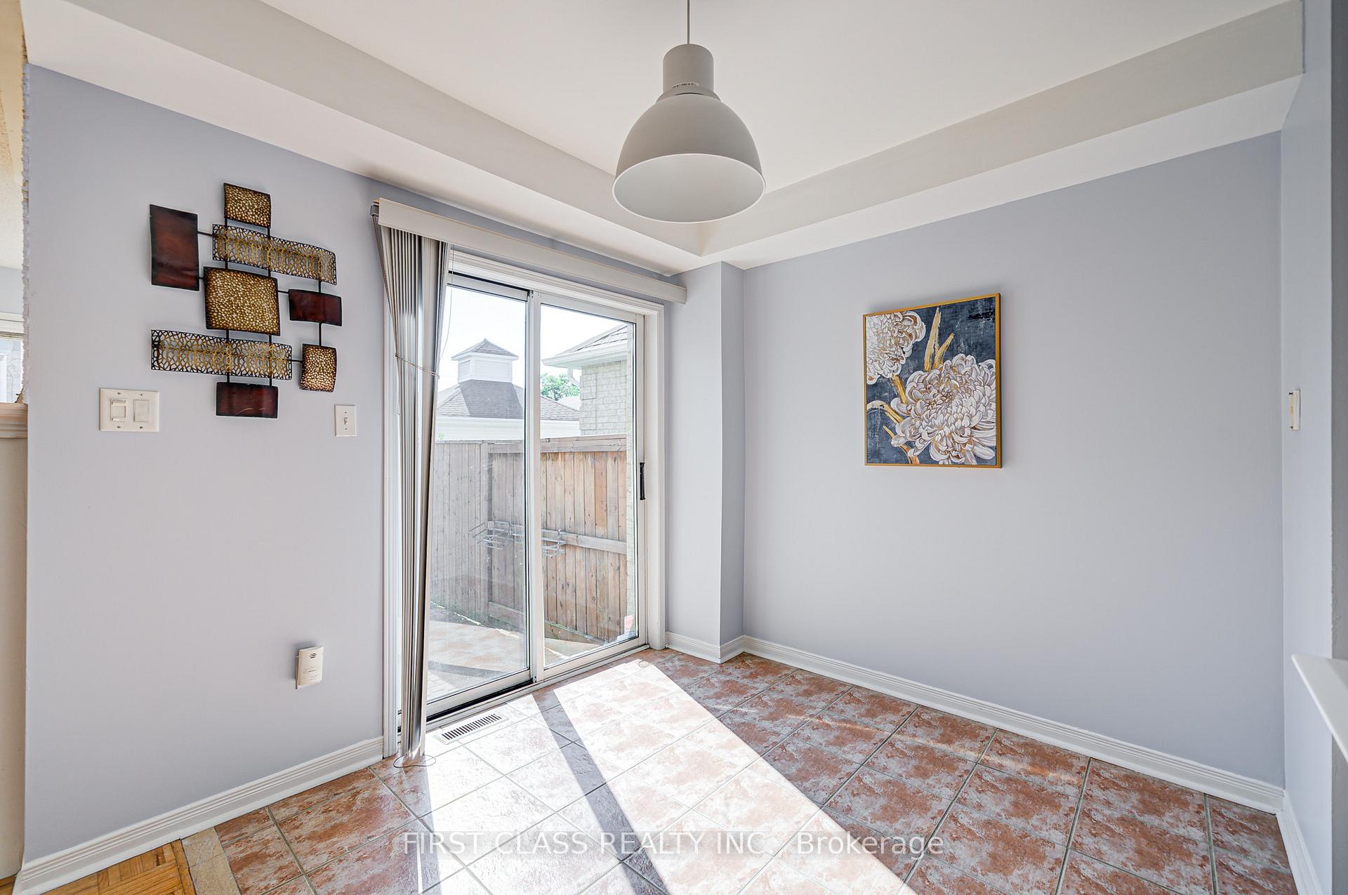 Photo 18 of 19 Benjamin Hood Crescent, Vaughan, Patterson — HOMEH