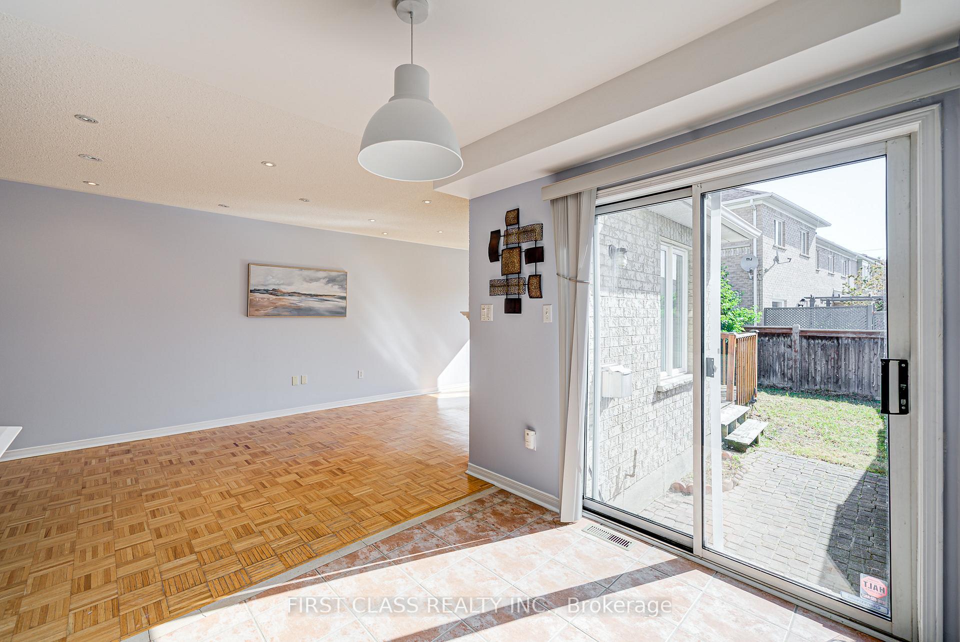 Photo 20 of 19 Benjamin Hood Crescent, Vaughan, Patterson — HOMEH