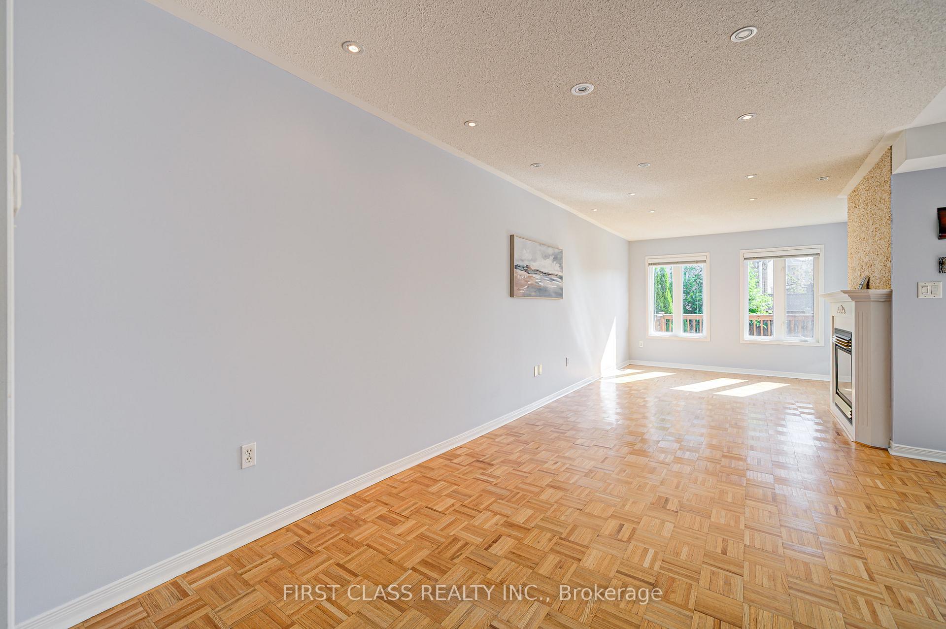 Photo 21 of 19 Benjamin Hood Crescent, Vaughan, Patterson — HOMEH