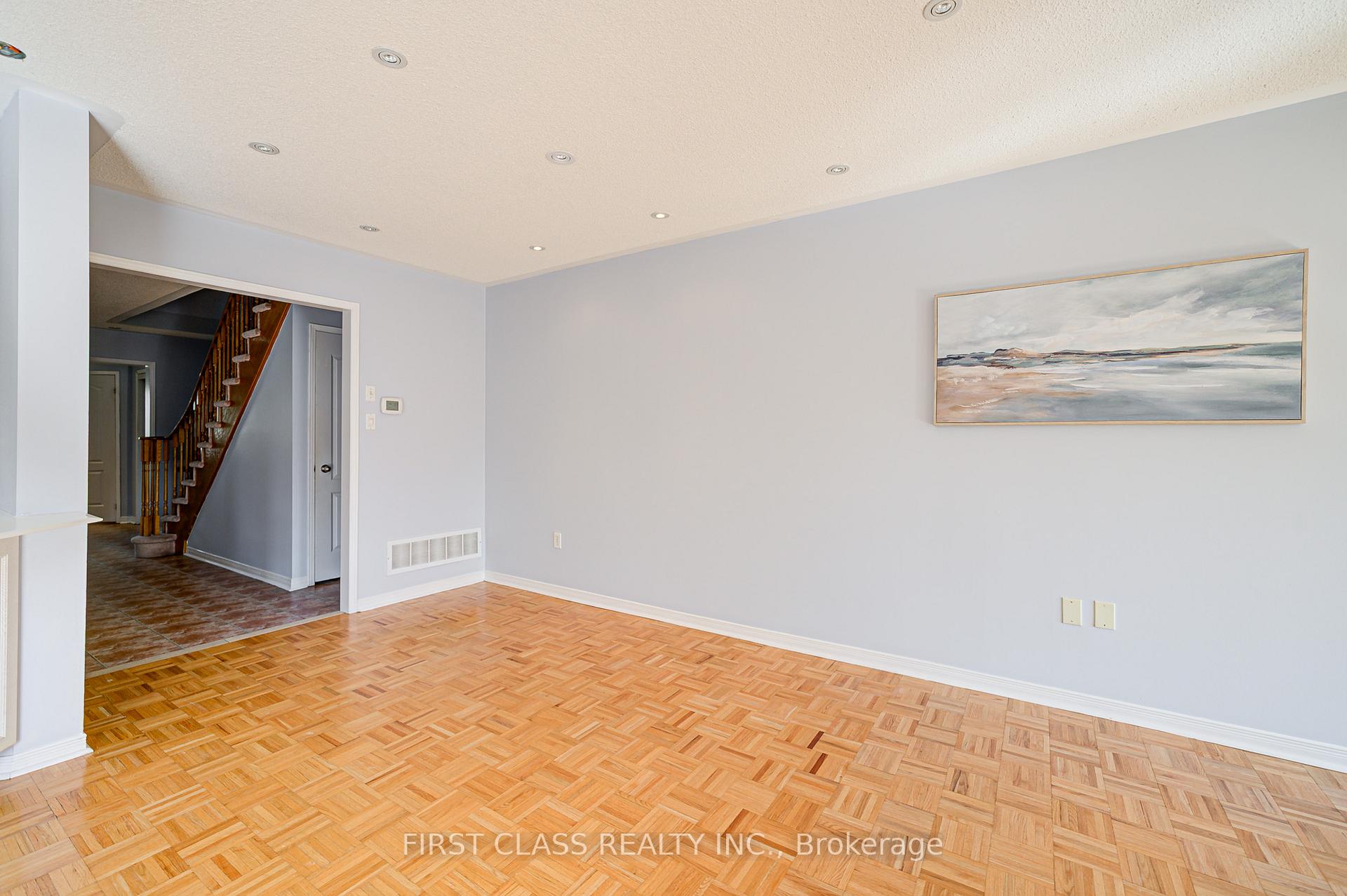 Photo 22 of 19 Benjamin Hood Crescent, Vaughan, Patterson — HOMEH