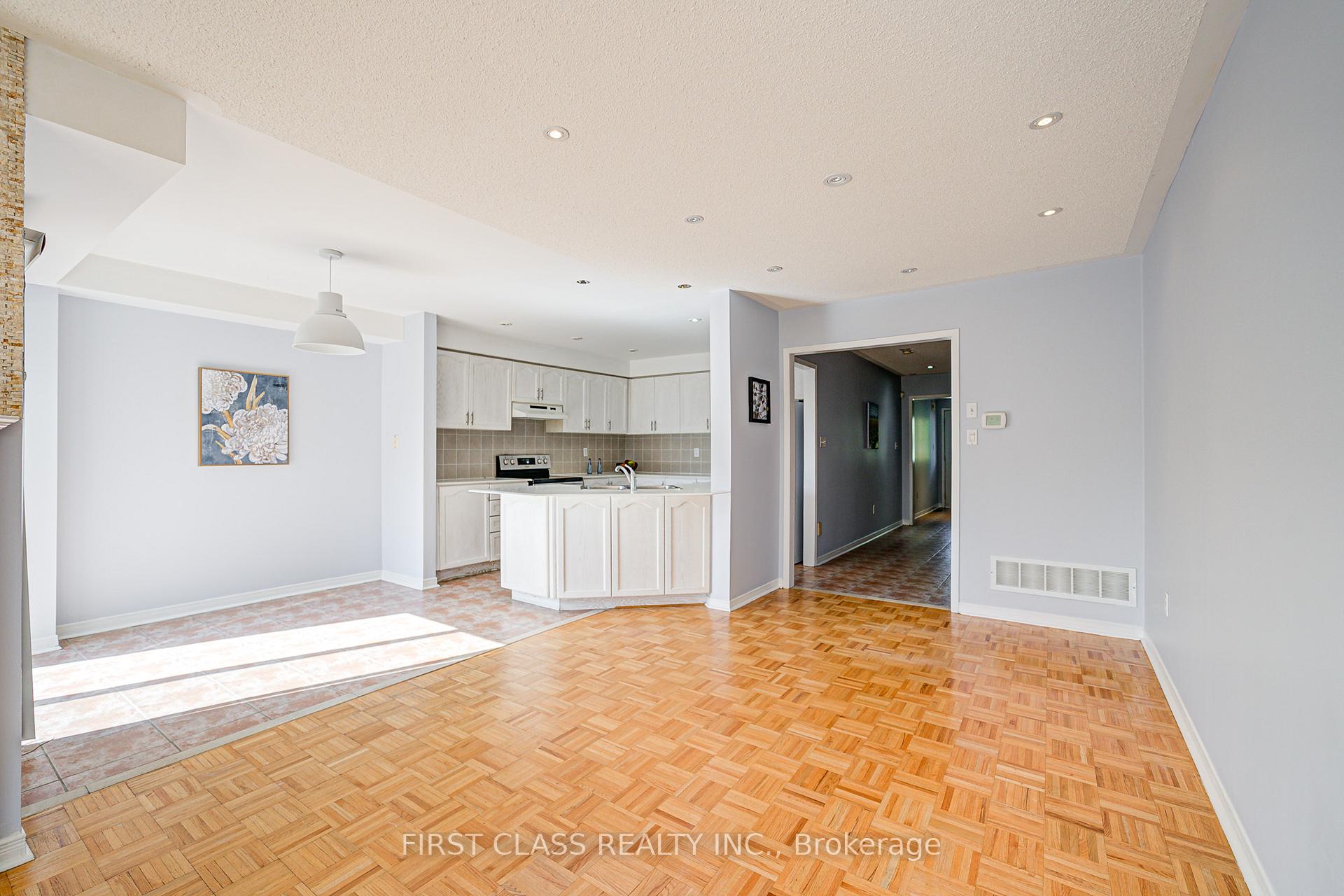 Photo 24 of 19 Benjamin Hood Crescent, Vaughan, Patterson — HOMEH