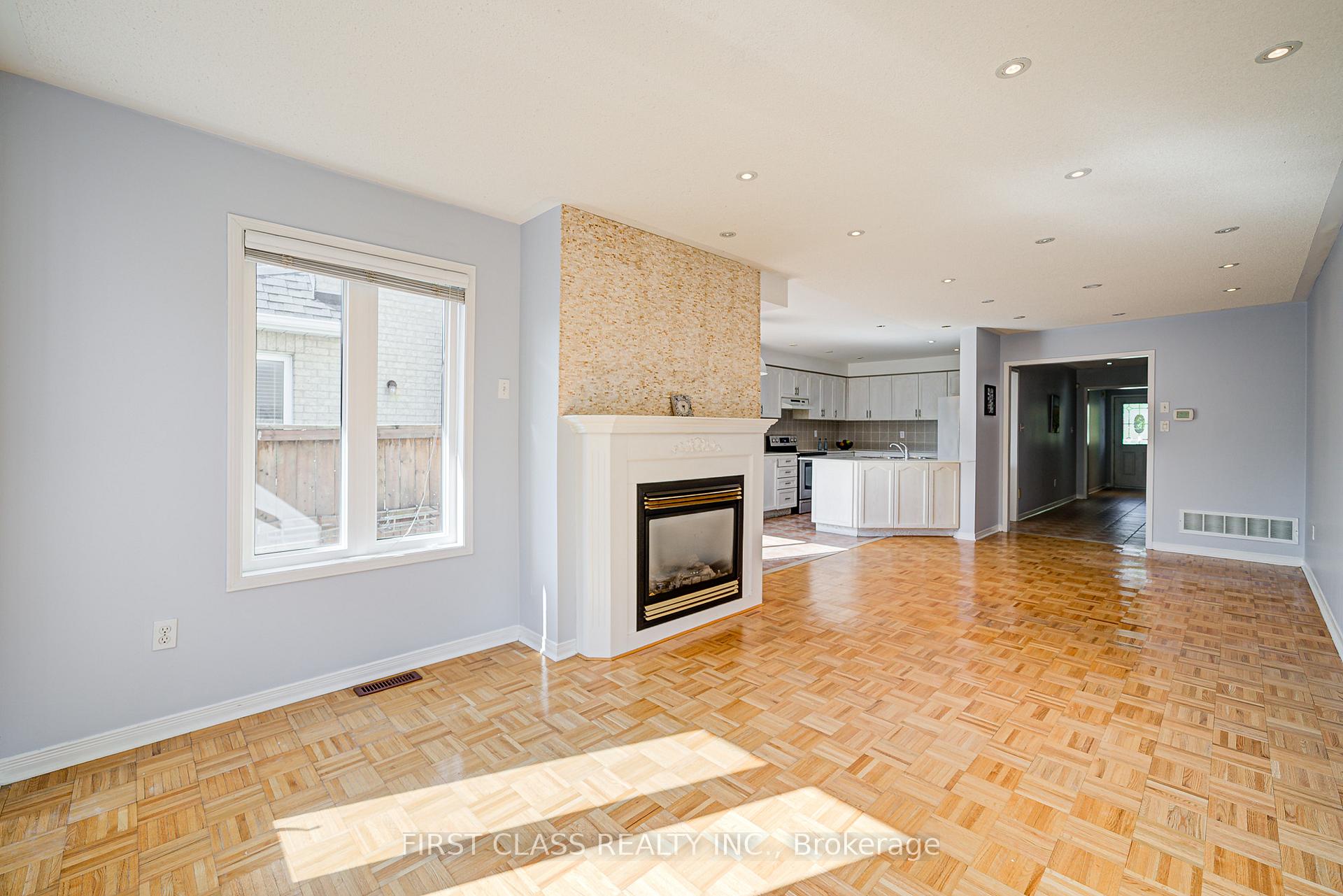Photo 25 of 19 Benjamin Hood Crescent, Vaughan, Patterson — HOMEH