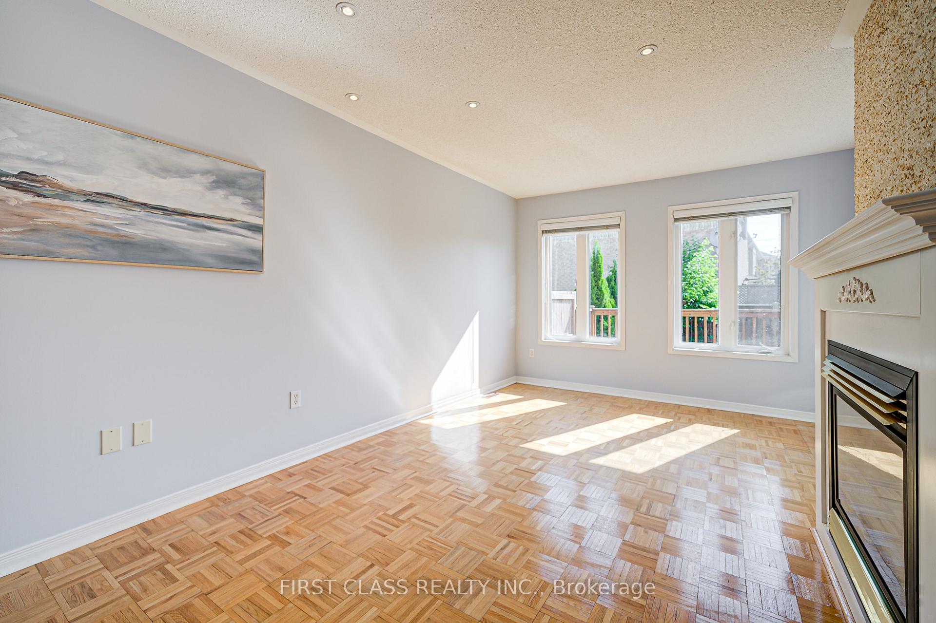 Photo 28 of 19 Benjamin Hood Crescent, Vaughan, Patterson — HOMEH